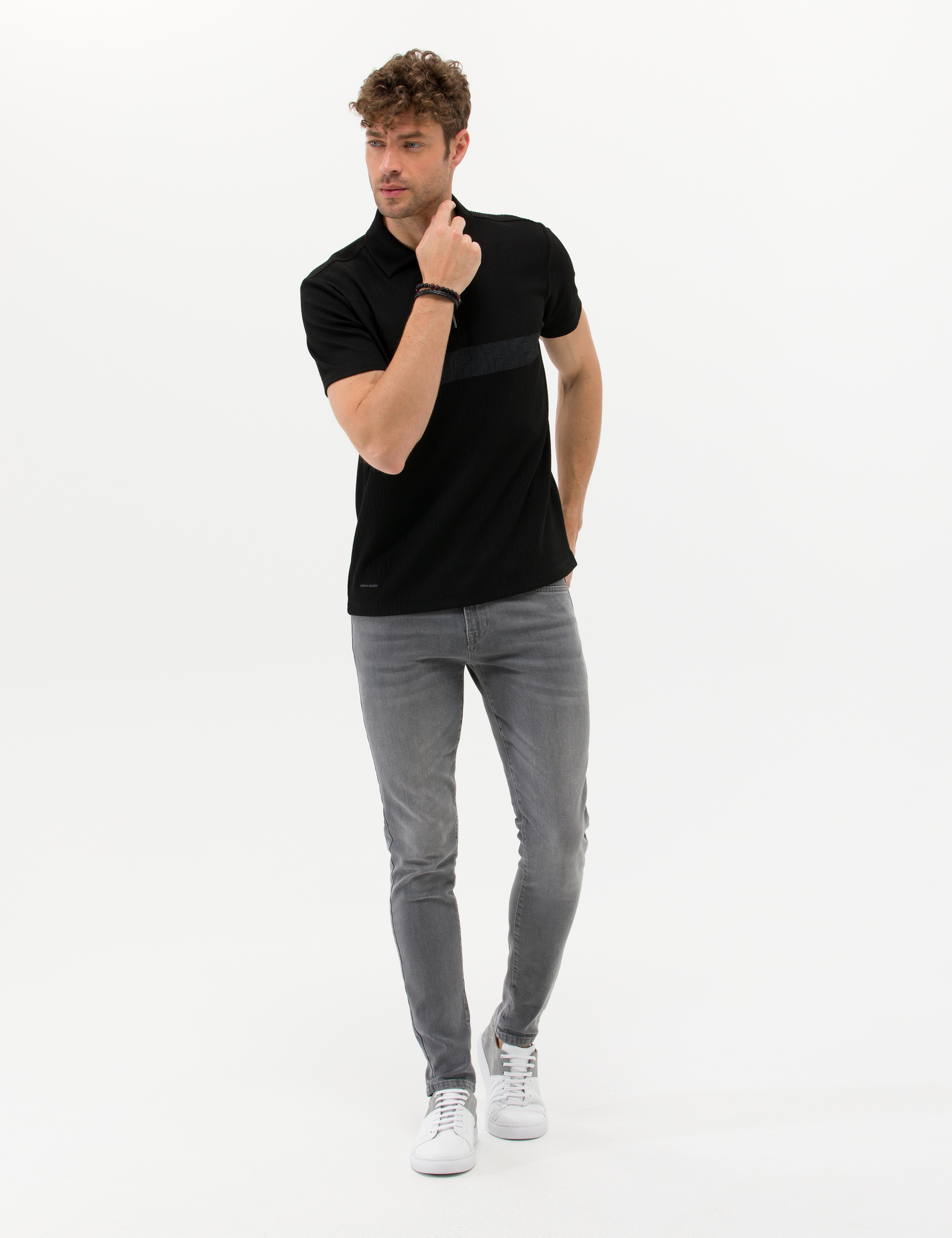 Siyah Slim Fit Göğüs Baskılı Tişört - Image 4