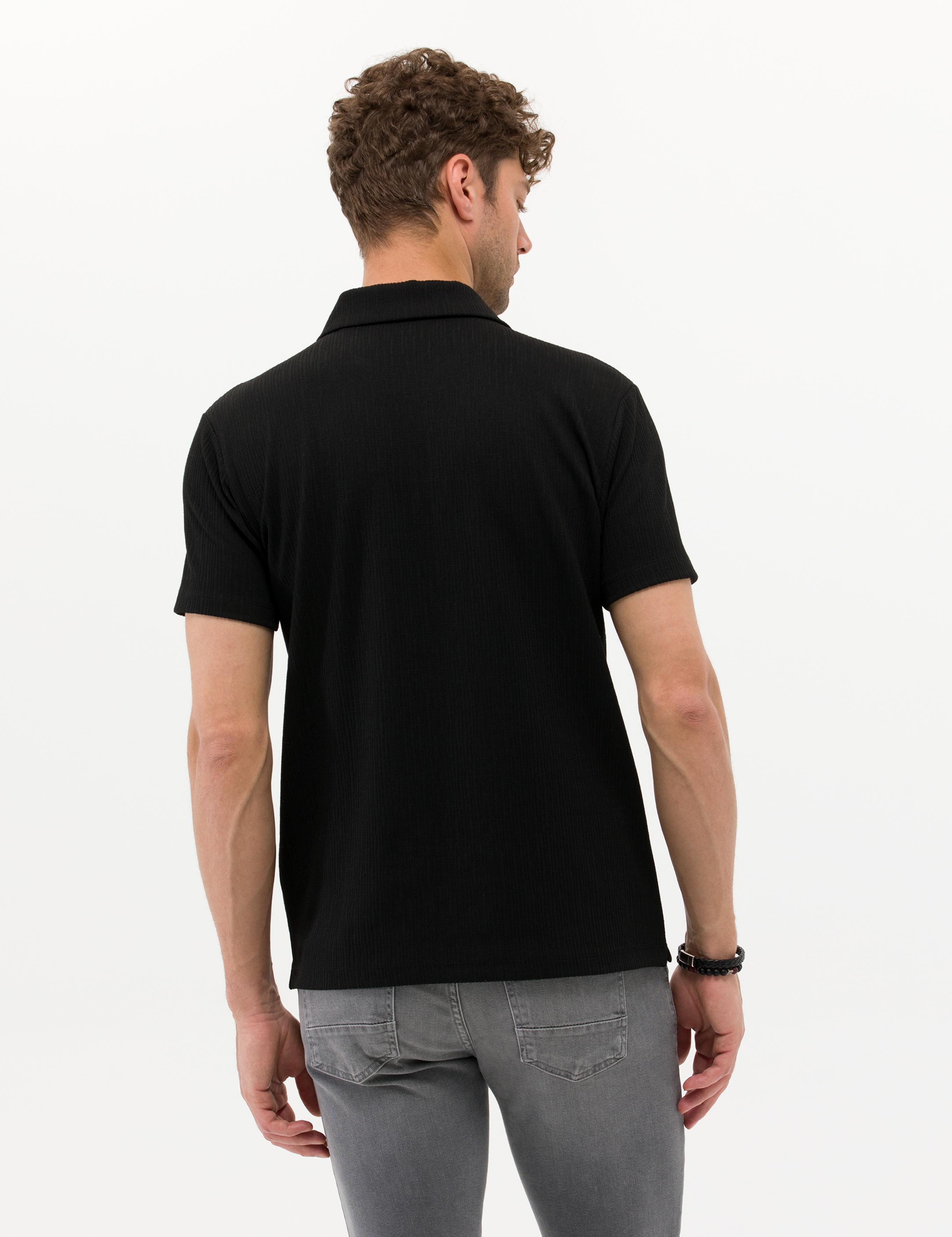 Siyah Slim Fit Göğüs Baskılı Tişört