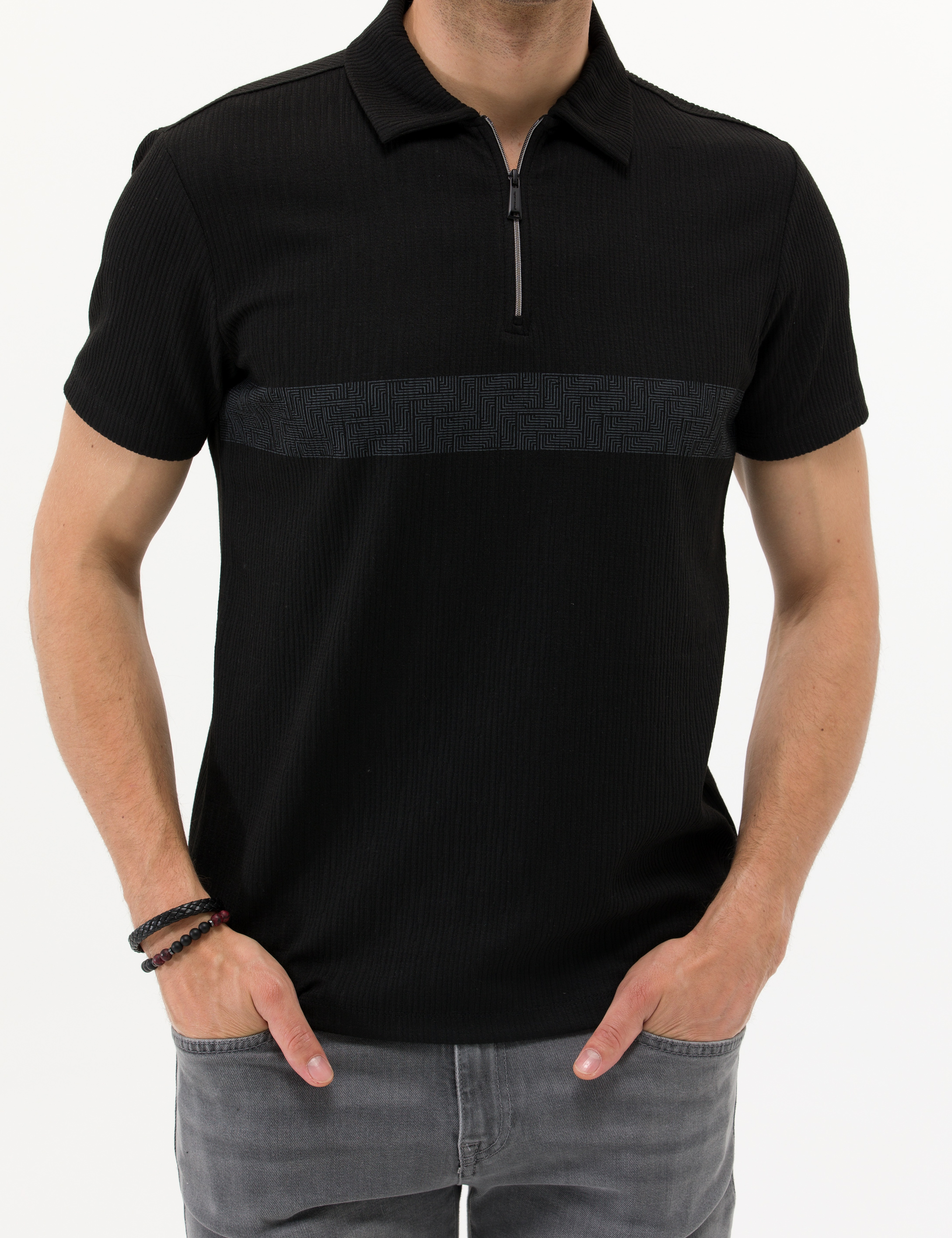 Siyah Slim Fit Göğüs Baskılı Tişört