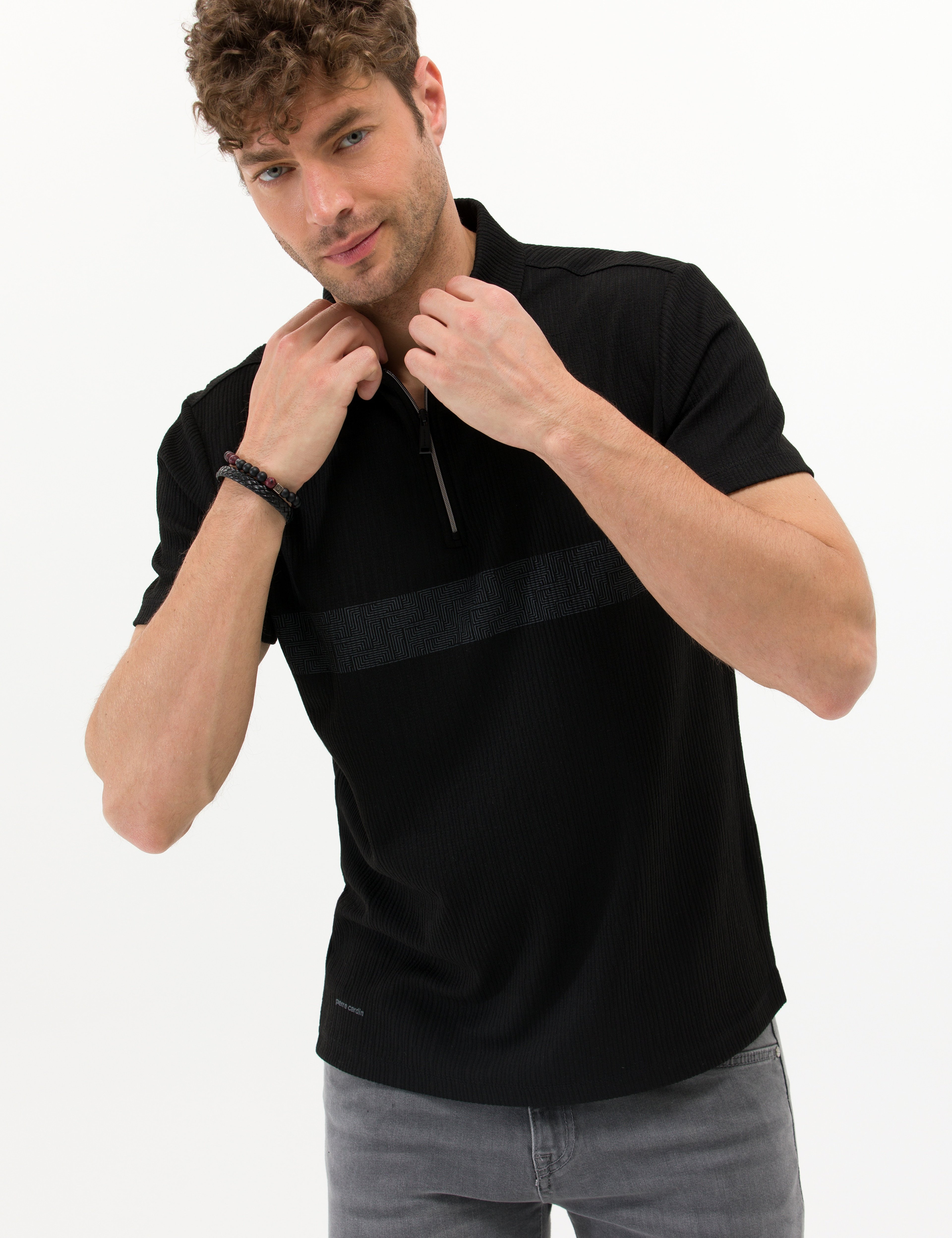 Siyah Slim Fit Göğüs Baskılı Tişört - Image 1
