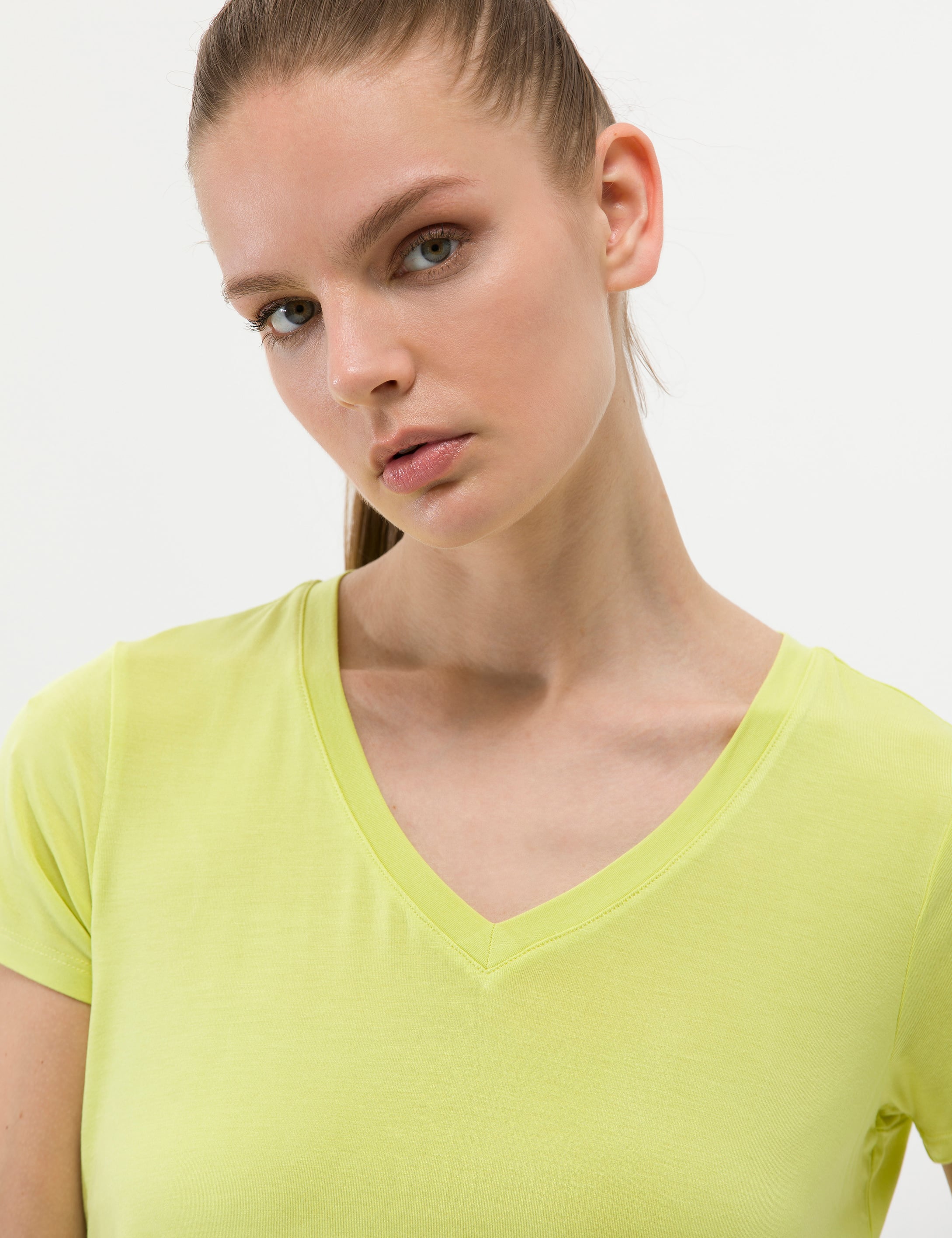 Pierre Cardin Yeşil Comfort Fit V Yaka Basic Tişört görsel 3