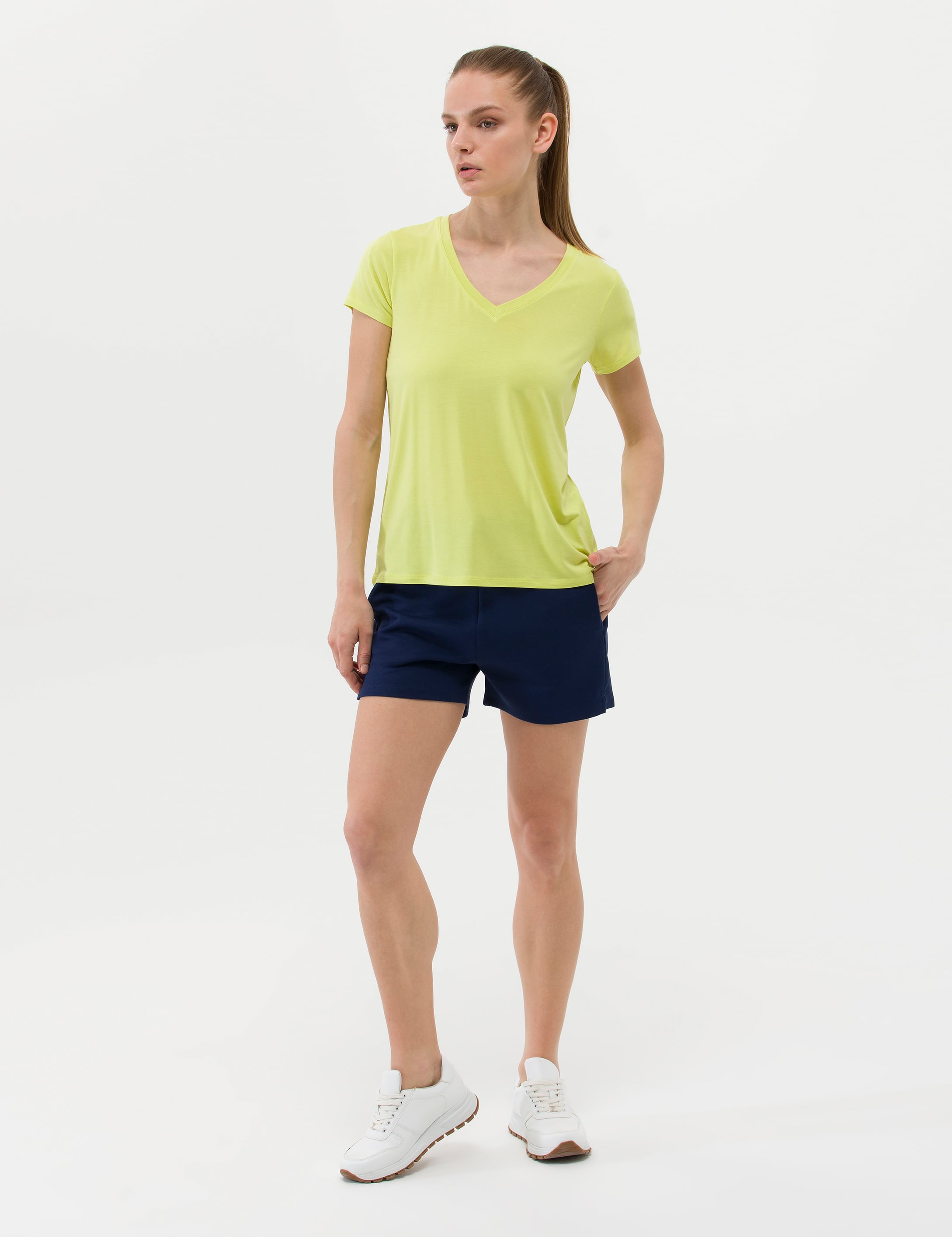 Pierre Cardin Yeşil Comfort Fit V Yaka Basic Tişört görsel 4