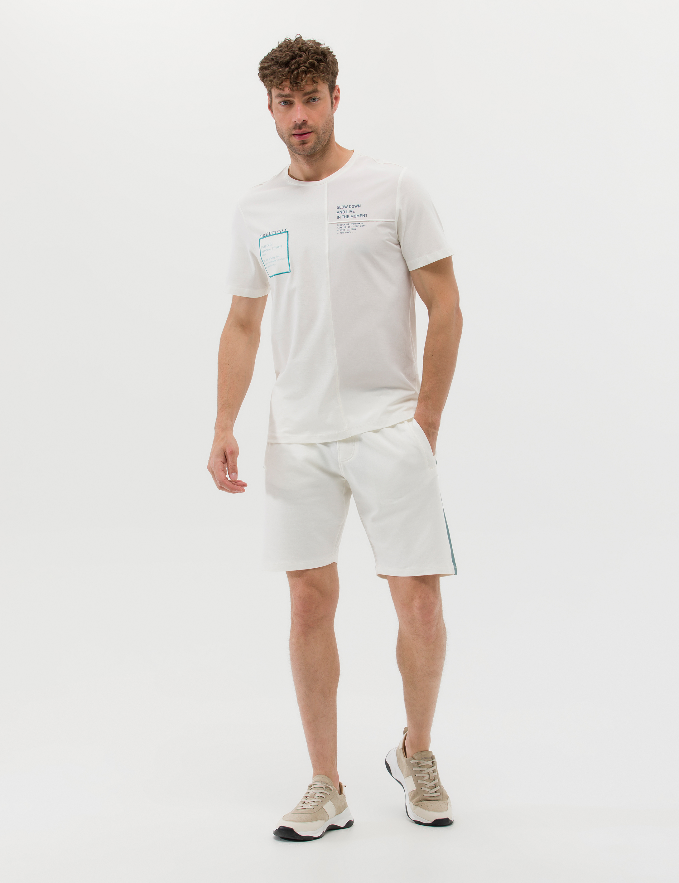 Ekru Slim Fit Baskılı Bisiklet Yaka Tişört