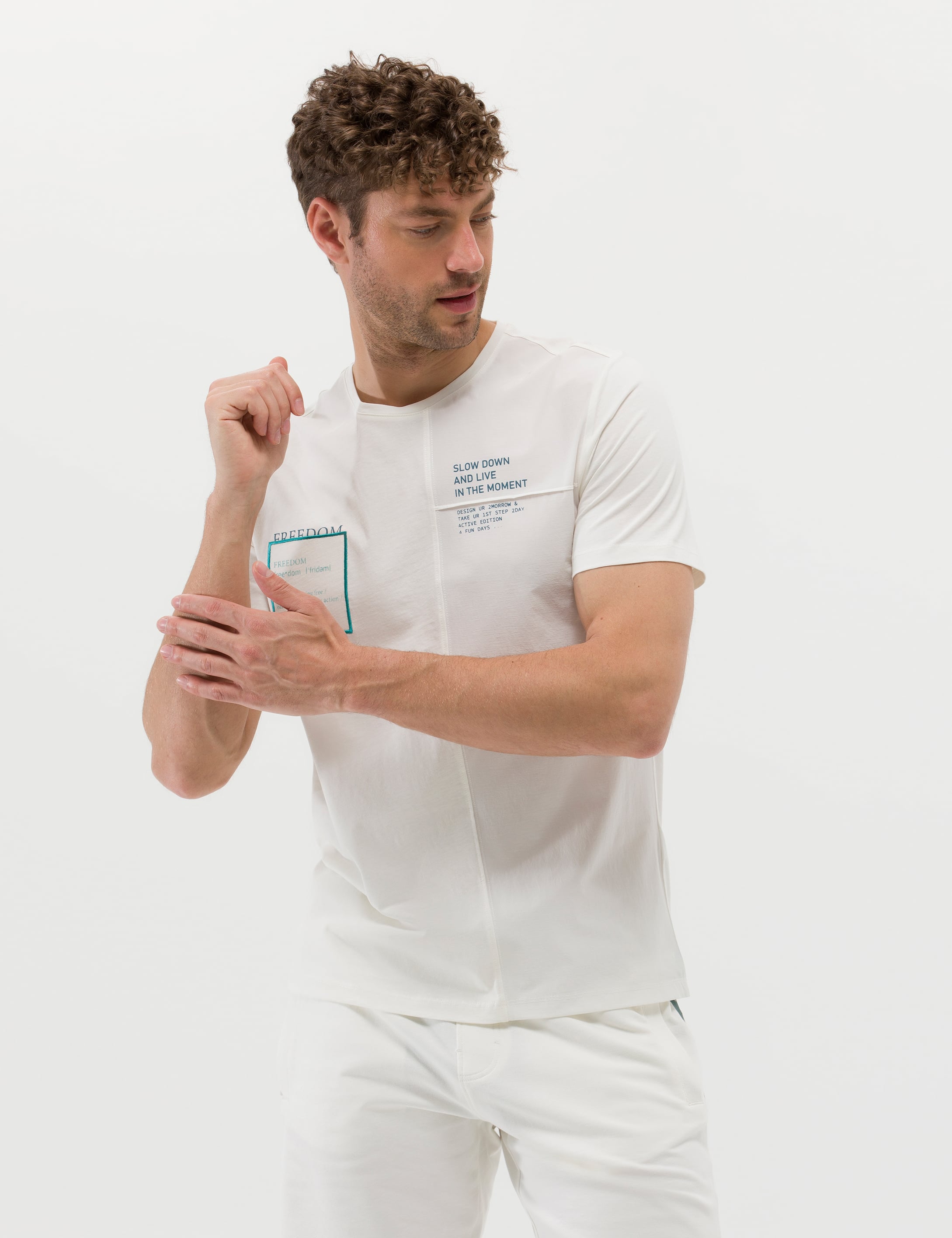 Ekru Slim Fit Baskılı Bisiklet Yaka Tişört