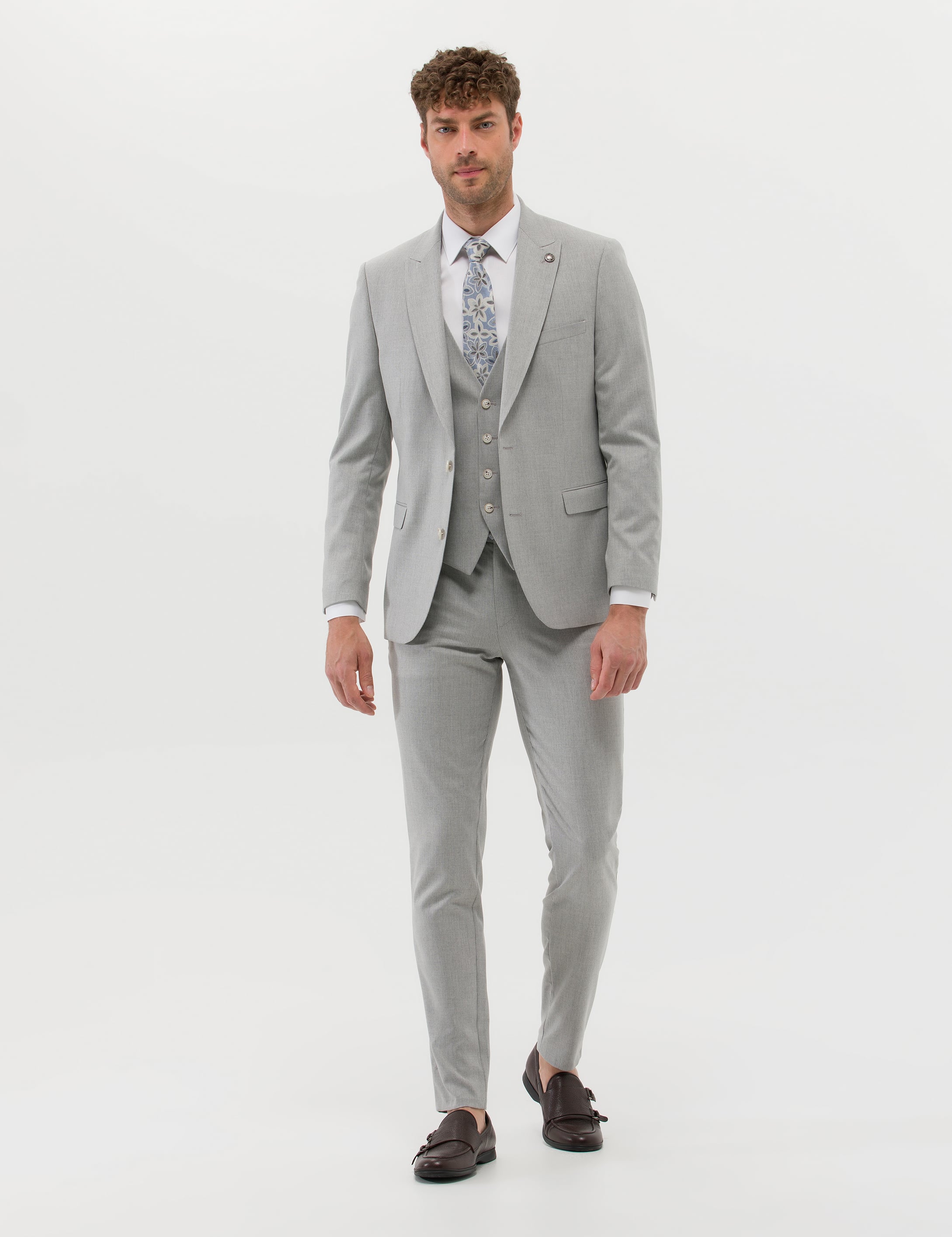 Gri Ekstra Slim Fit Yelekli Takım Elbise - Image 1