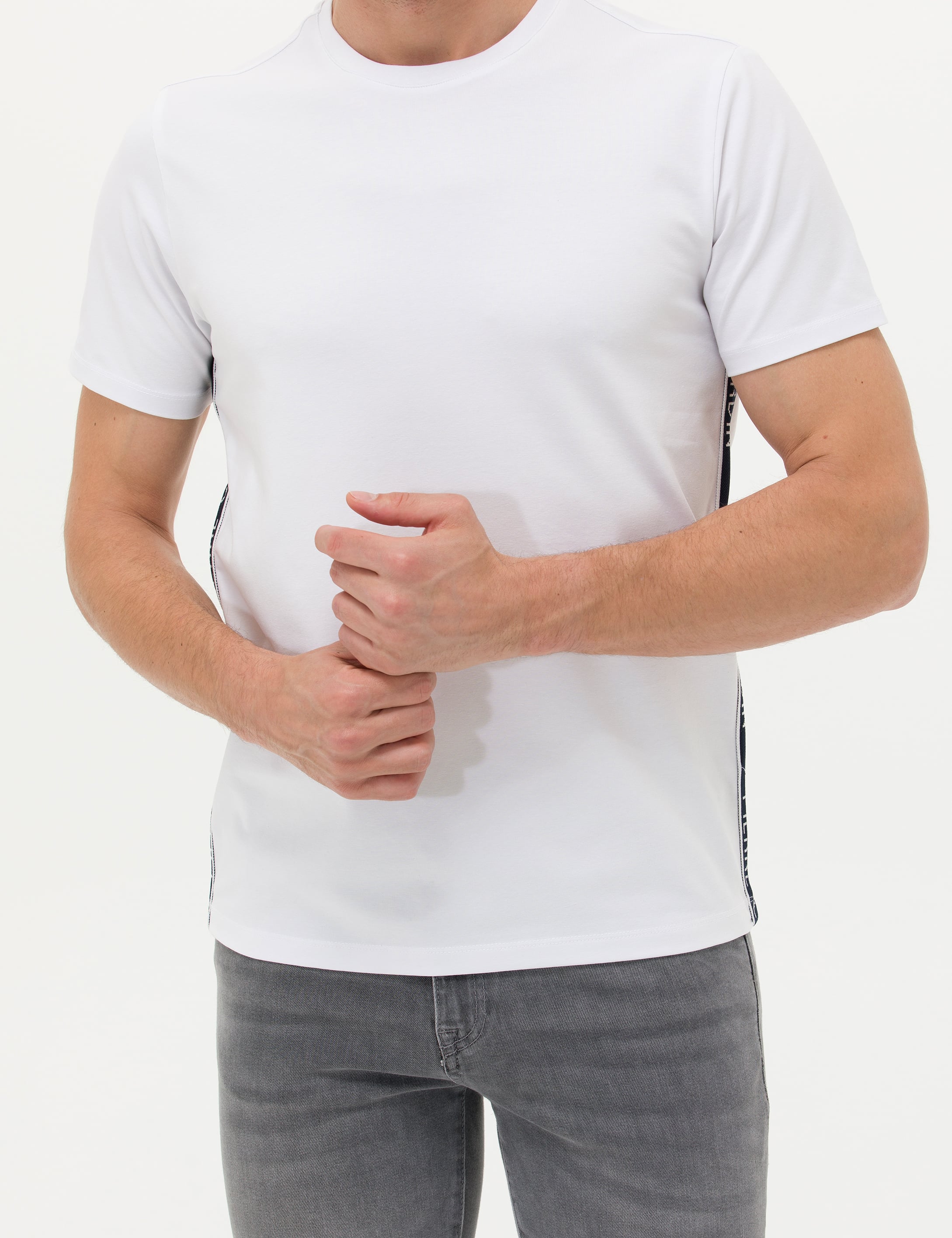 Beyaz Slim Fit Yandan Baskılı Bisiklet Yaka Tişört