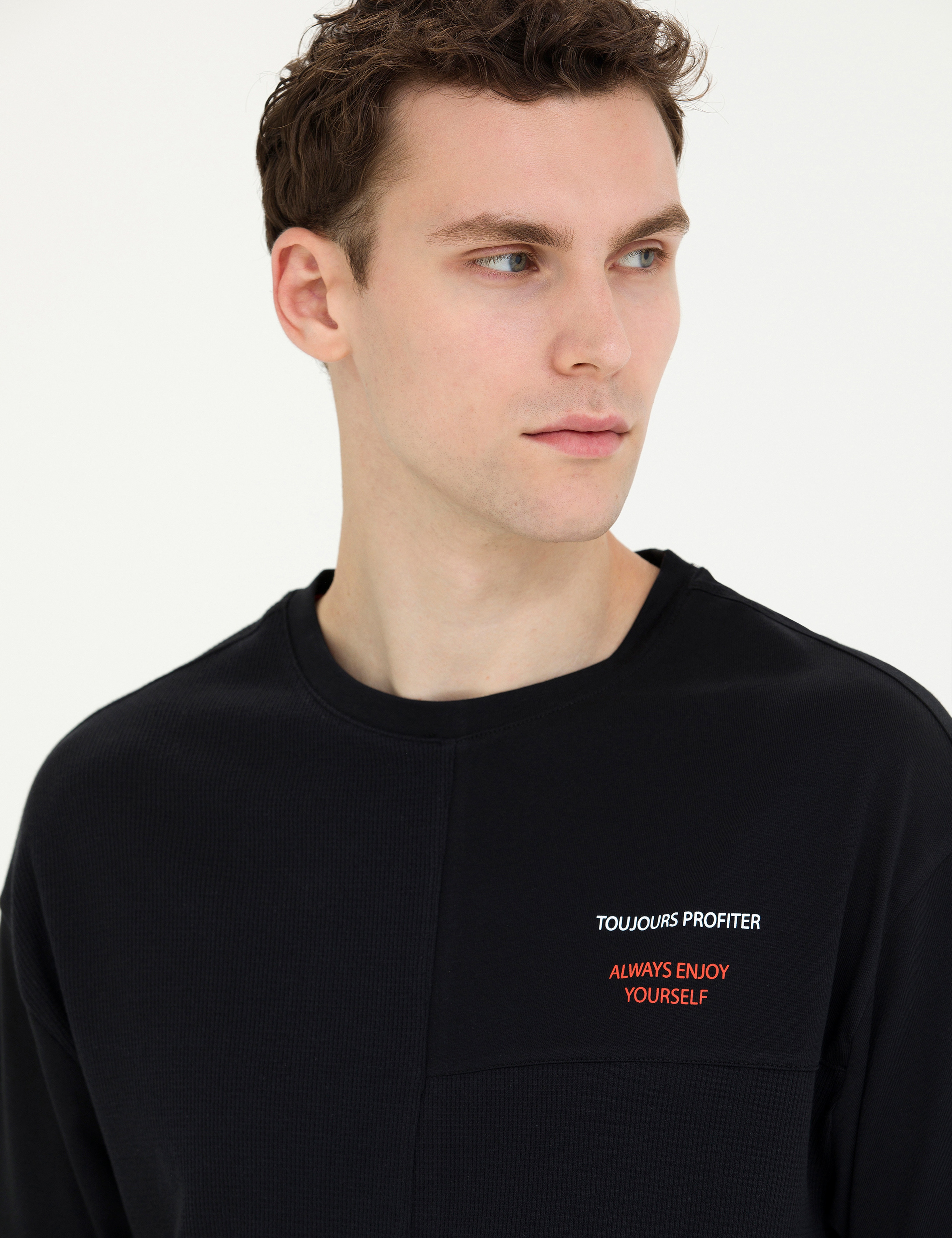Siyah Regular Fit Bisiklet Yaka Tişört