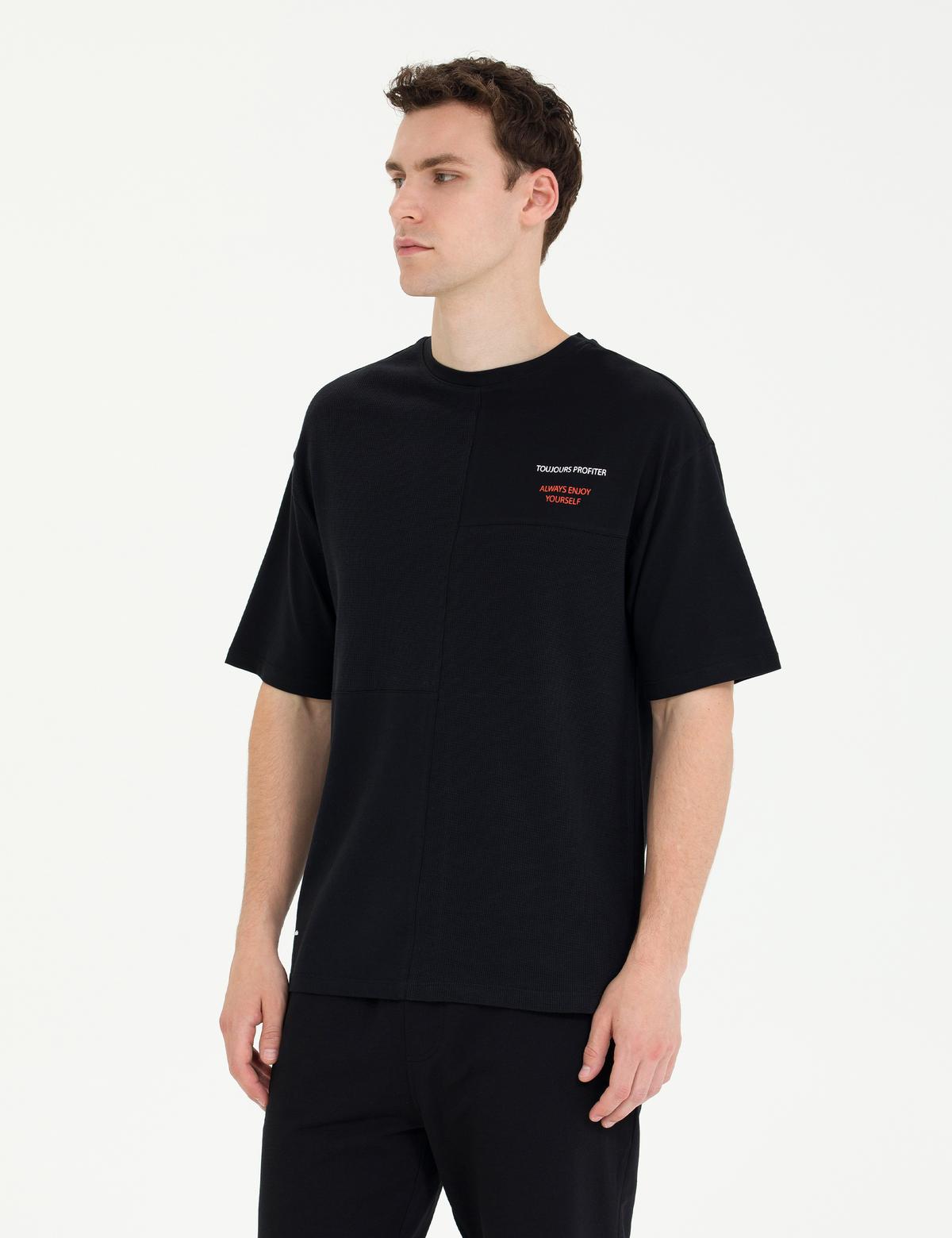 Siyah Regular Fit Bisiklet Yaka Tişört - 50264572047