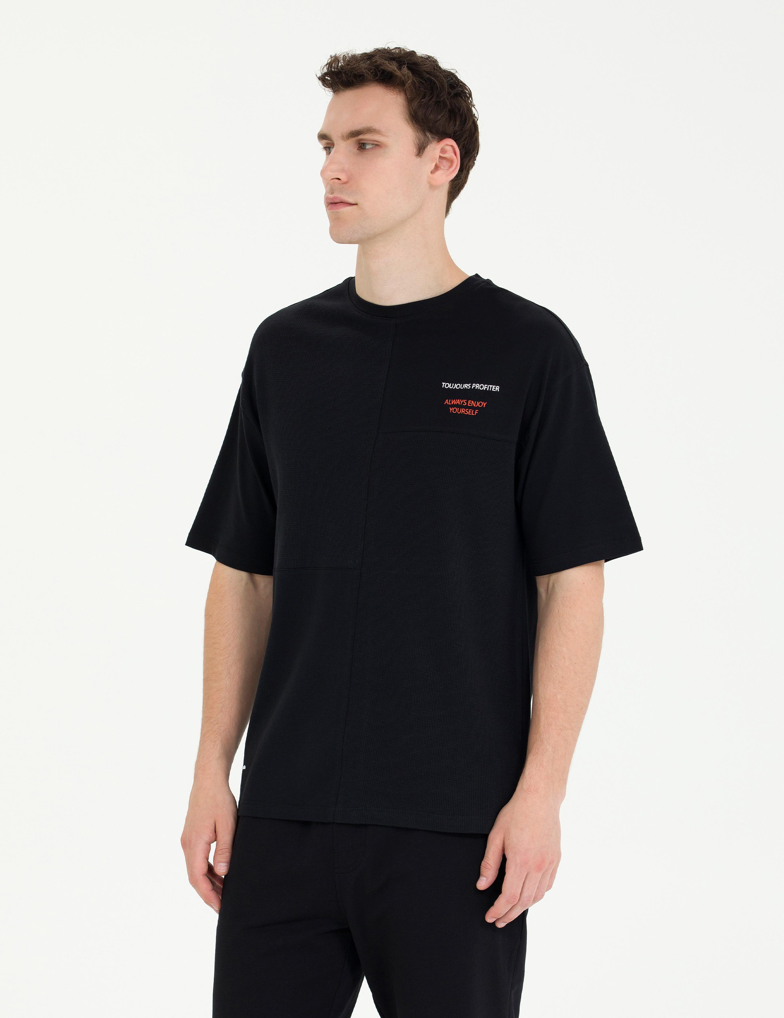 Siyah Regular Fit Bisiklet Yaka Tişört