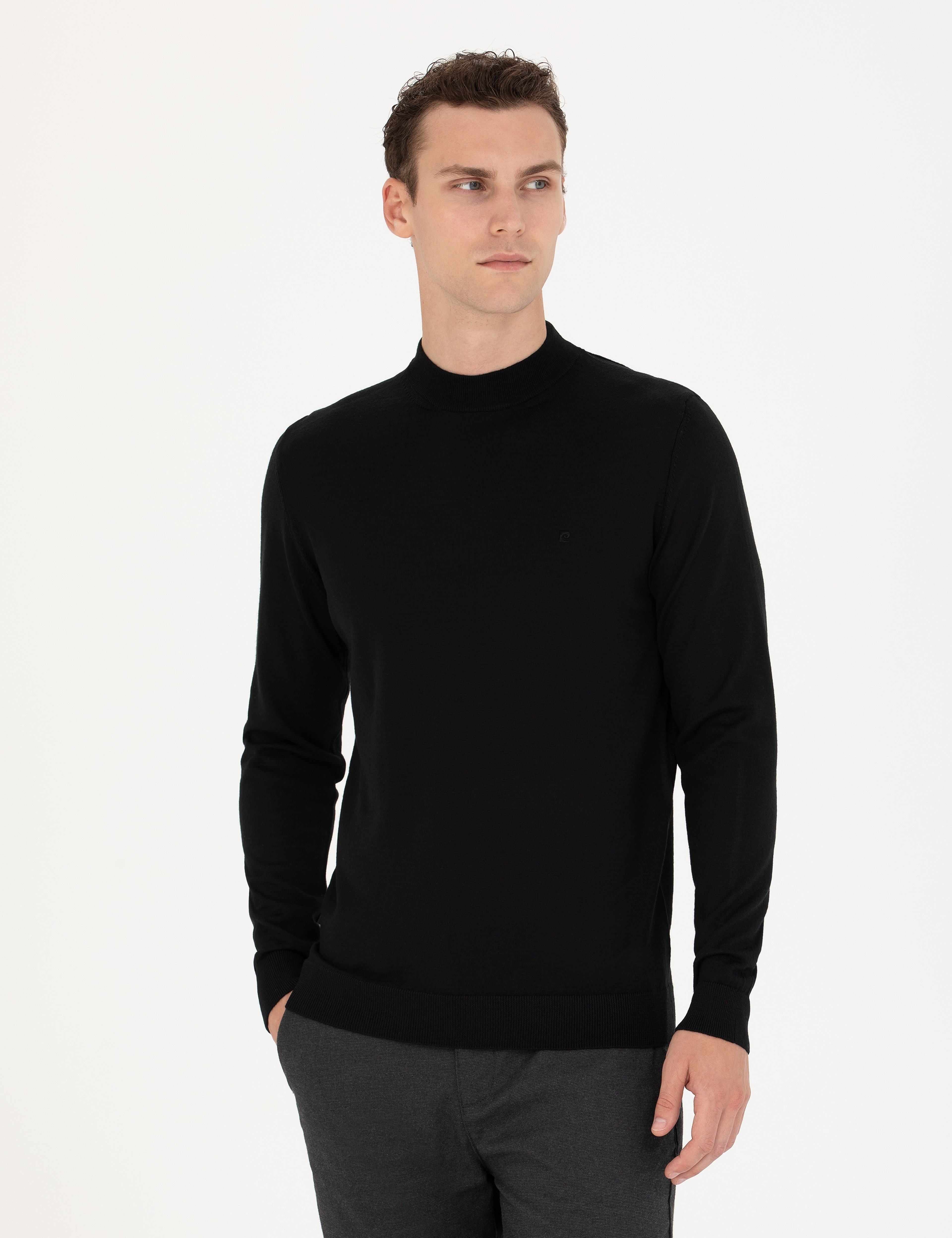Siyah Regular Fit Çeyrek Yaka Yün Karışımlı Basic Triko Kazak - Image 1