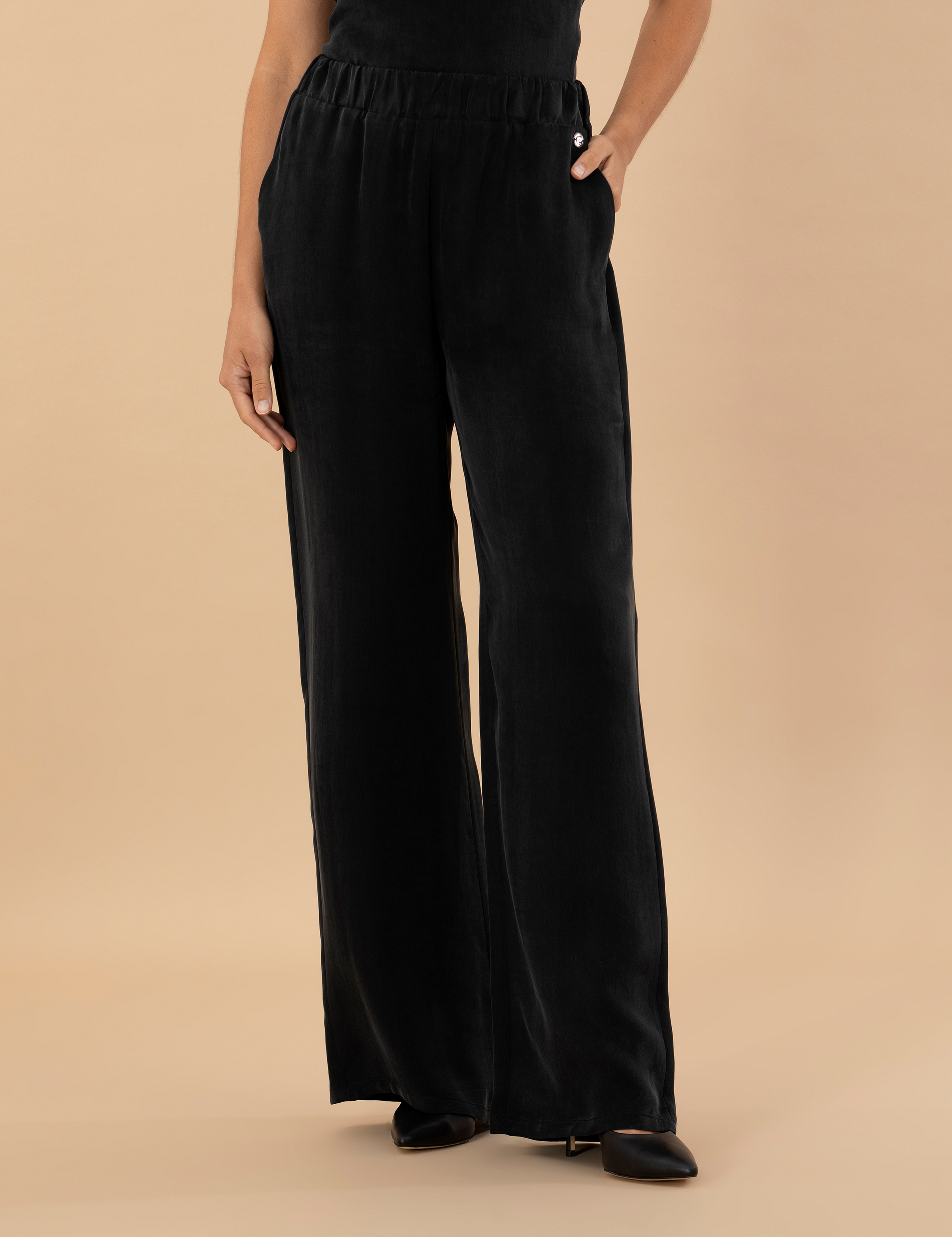 Siyah Kupro Kumaş Loose Fit Pantolon - Image 2