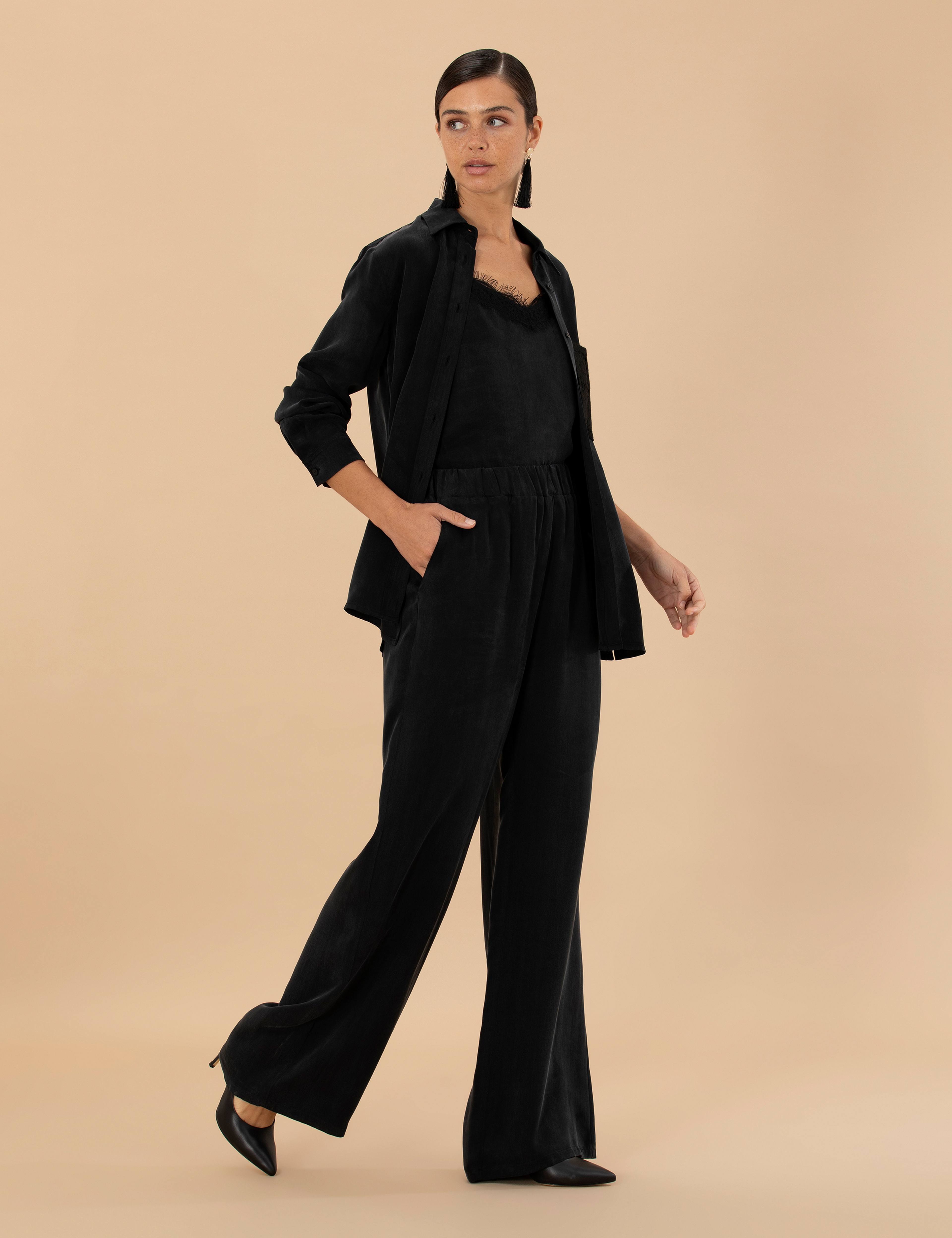 Siyah Kupro Kumaş Loose Fit Pantolon - Image 3