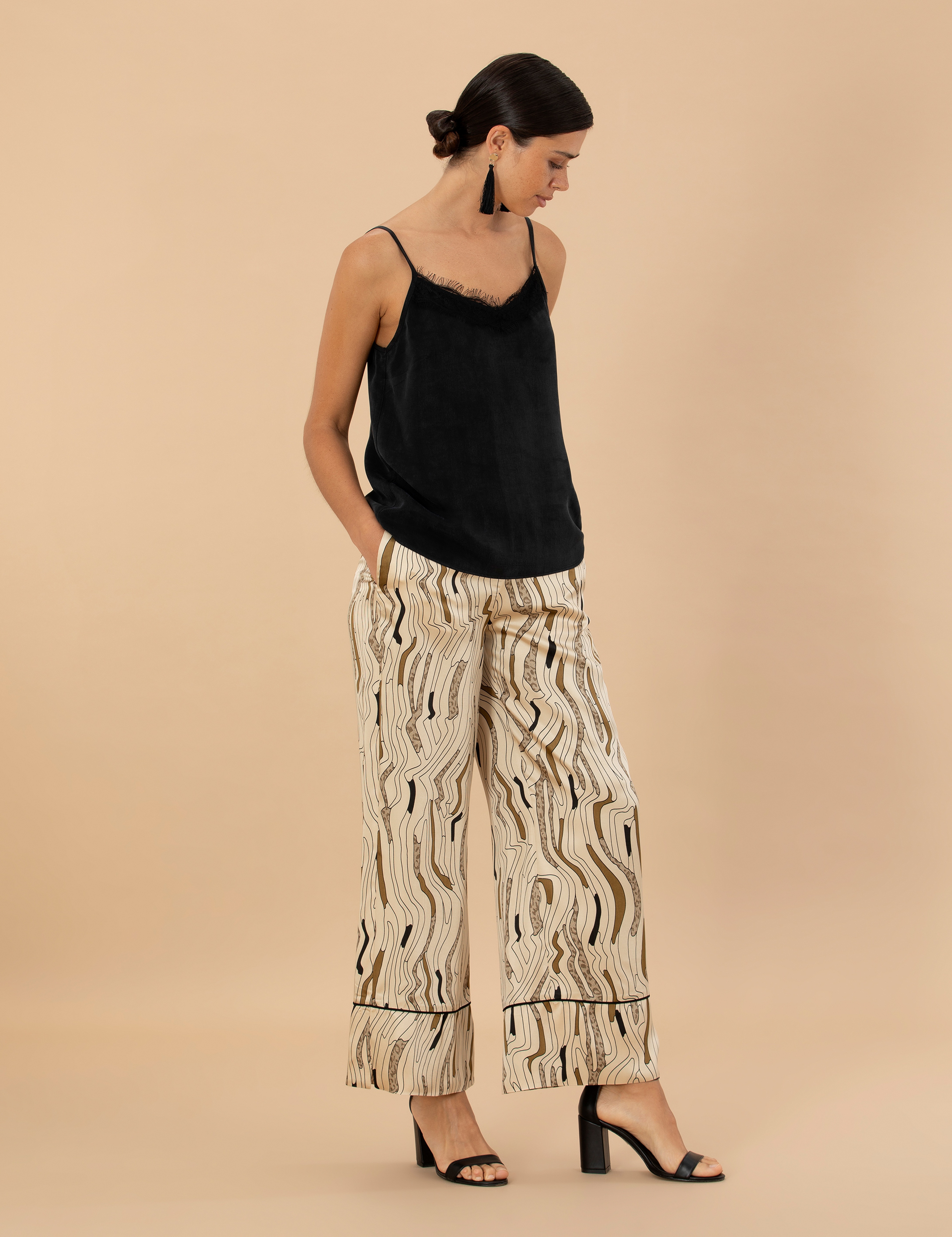 Krem Desenli Saten Pantolon - Image 3