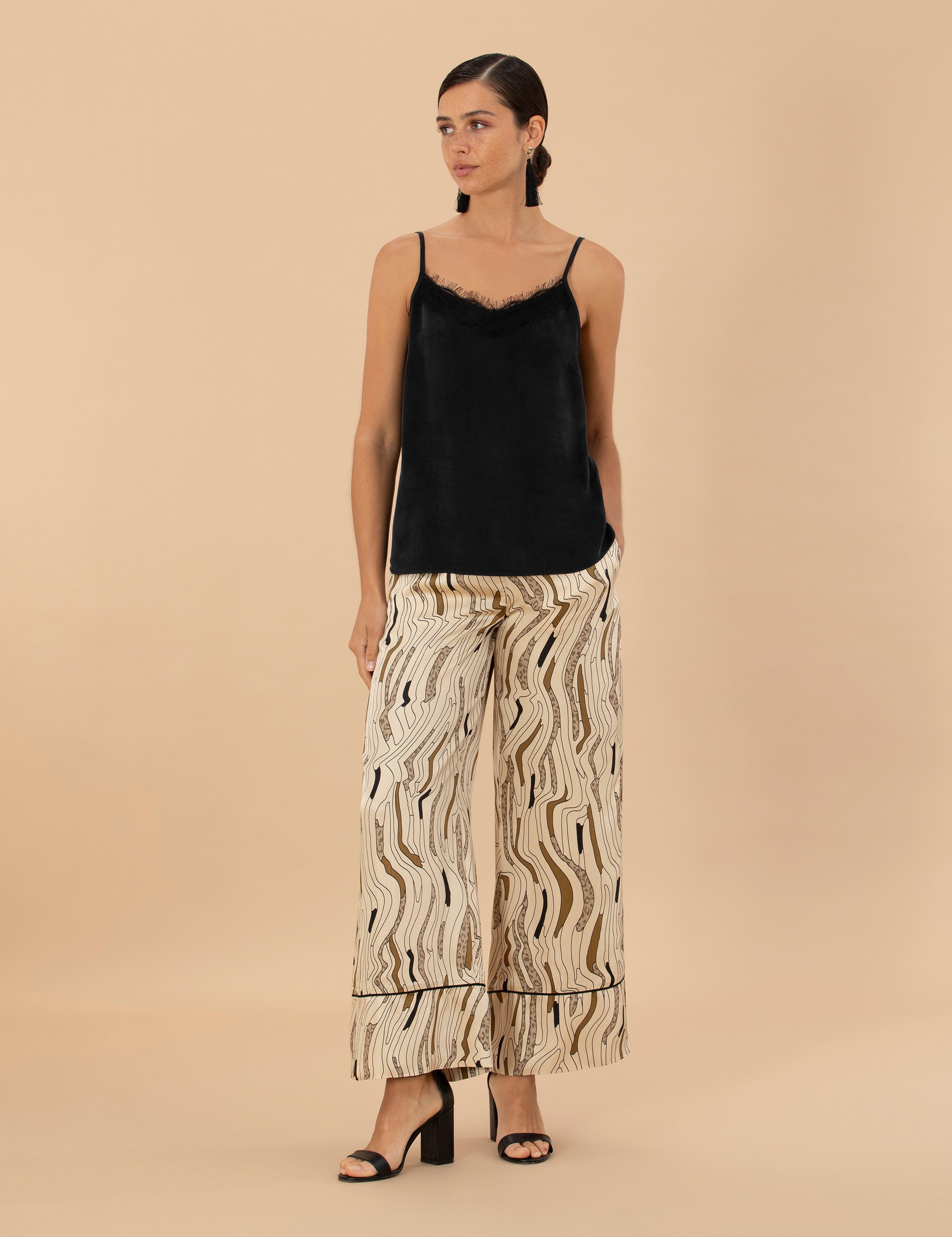 Krem Desenli Saten Pantolon - Image 1