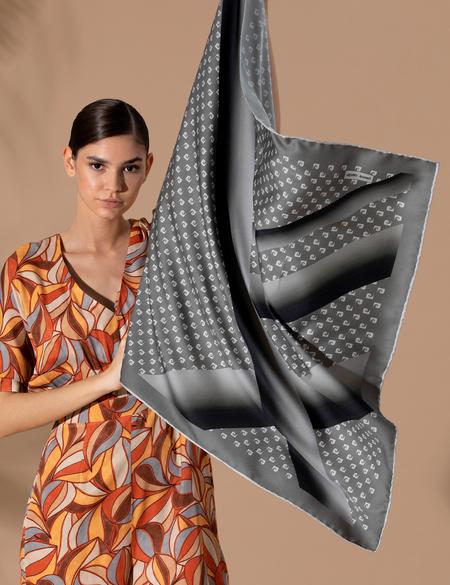 Gri Eşarp - 50285582002