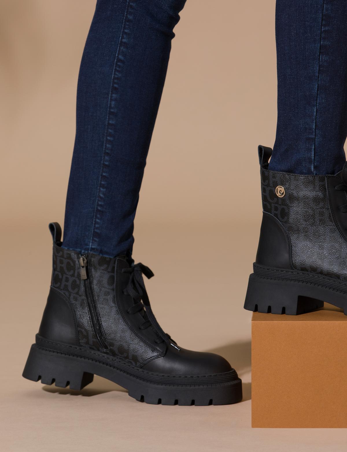 Siyah Bağcıklı Bot - 50277986001