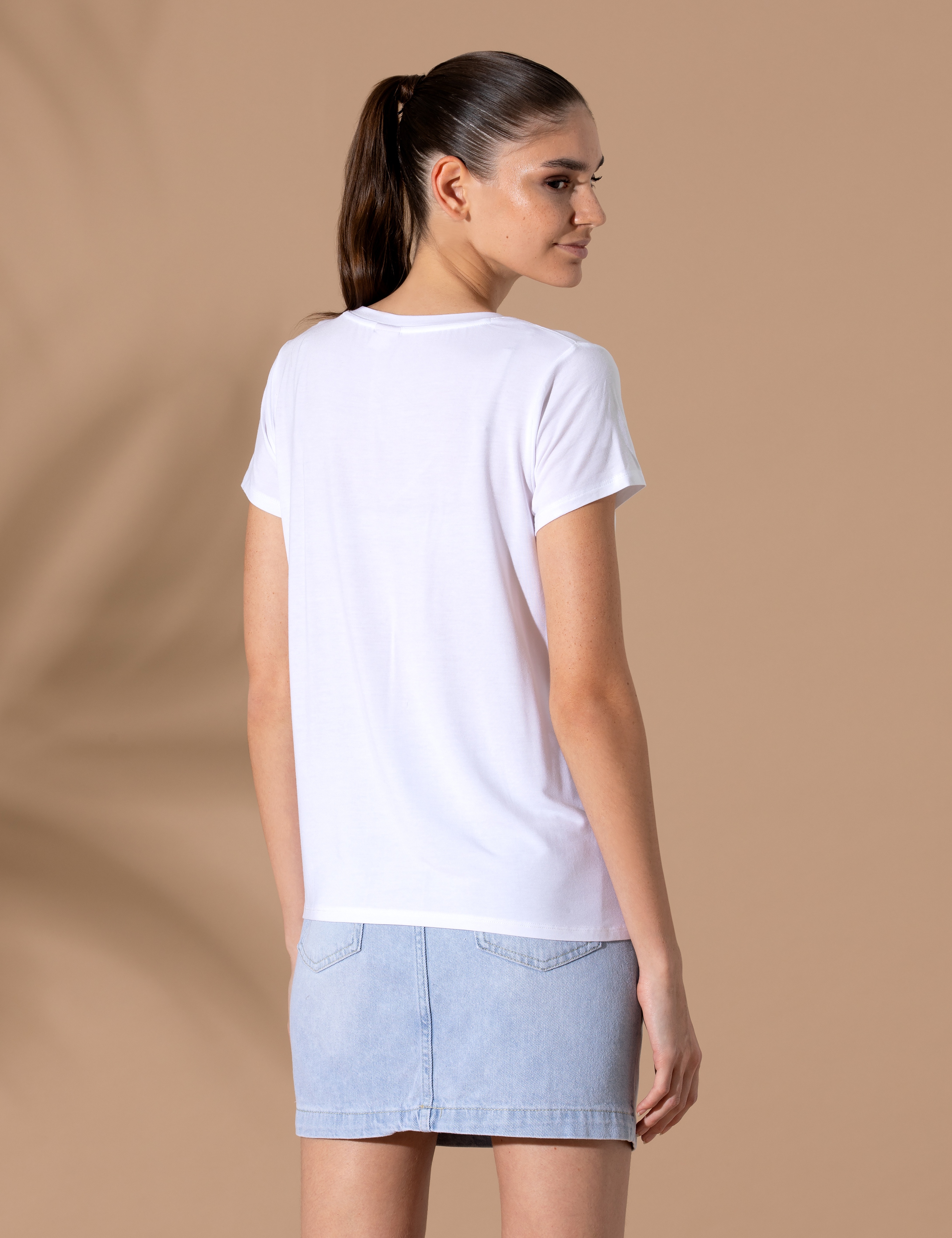Beyaz Comfort Fit V Yaka Basic Tişört - Image 5