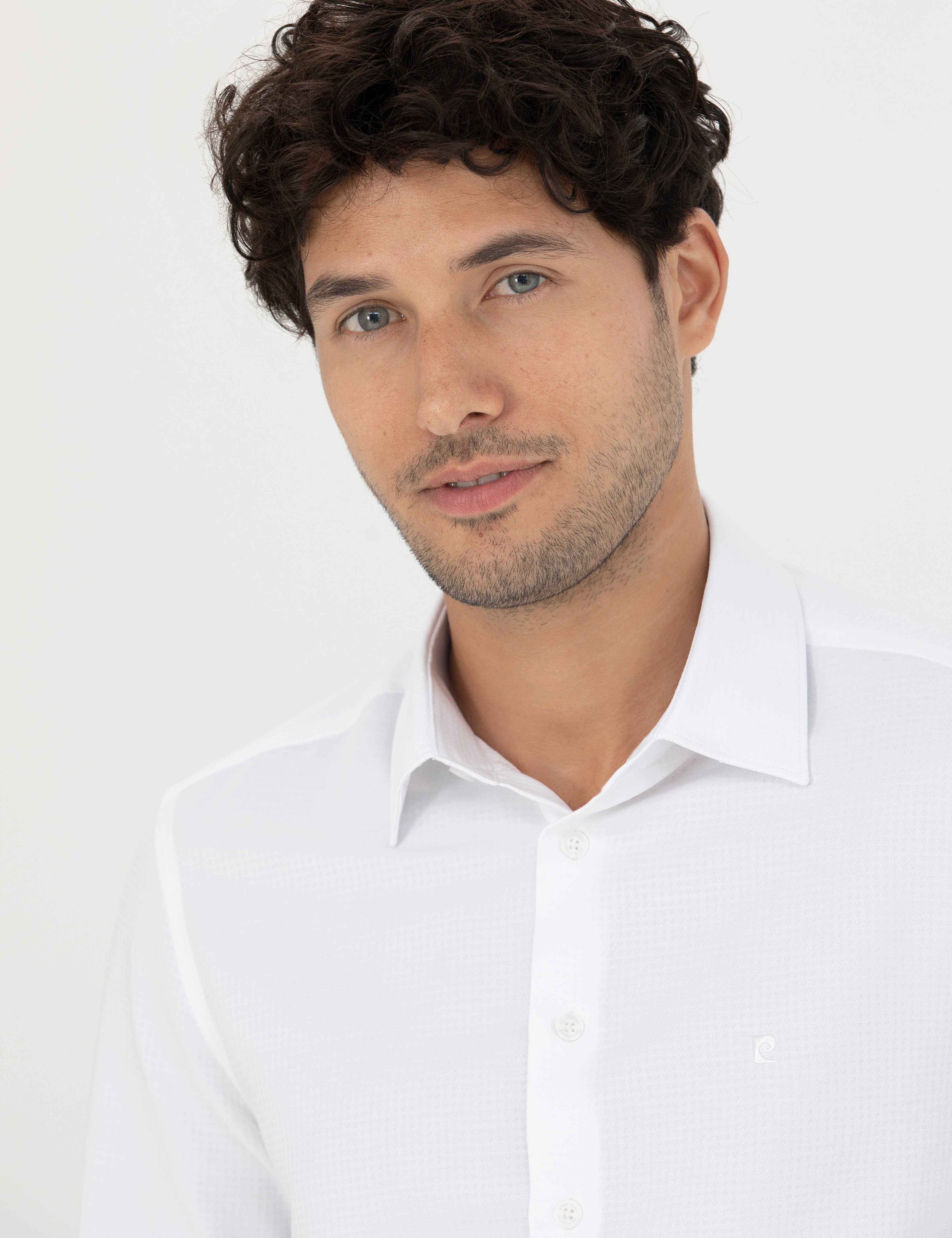 Beyaz Slim Fit Armürlü Uzun Kollu Gömlek