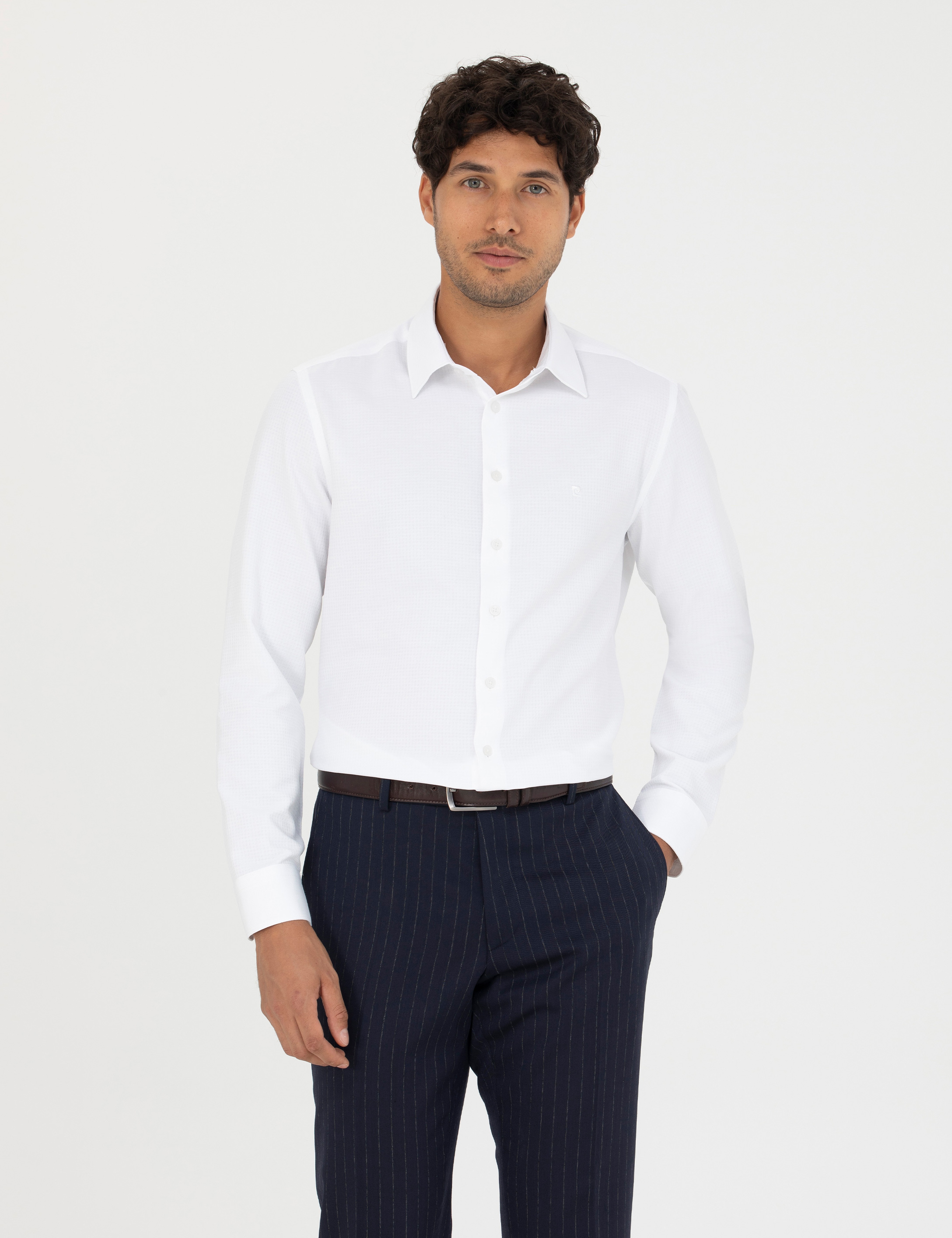 Beyaz Slim Fit Armürlü Uzun Kollu Gömlek