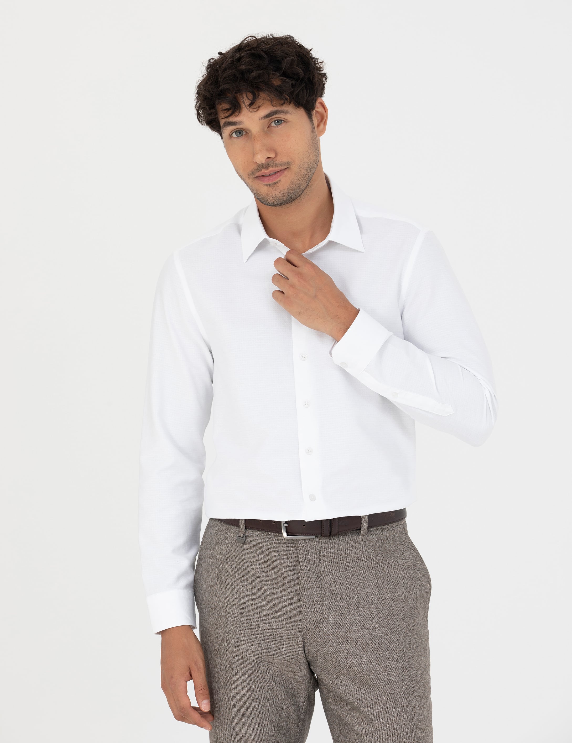 Beyaz Slim Fit Armürlü Uzun Kollu Gömlek