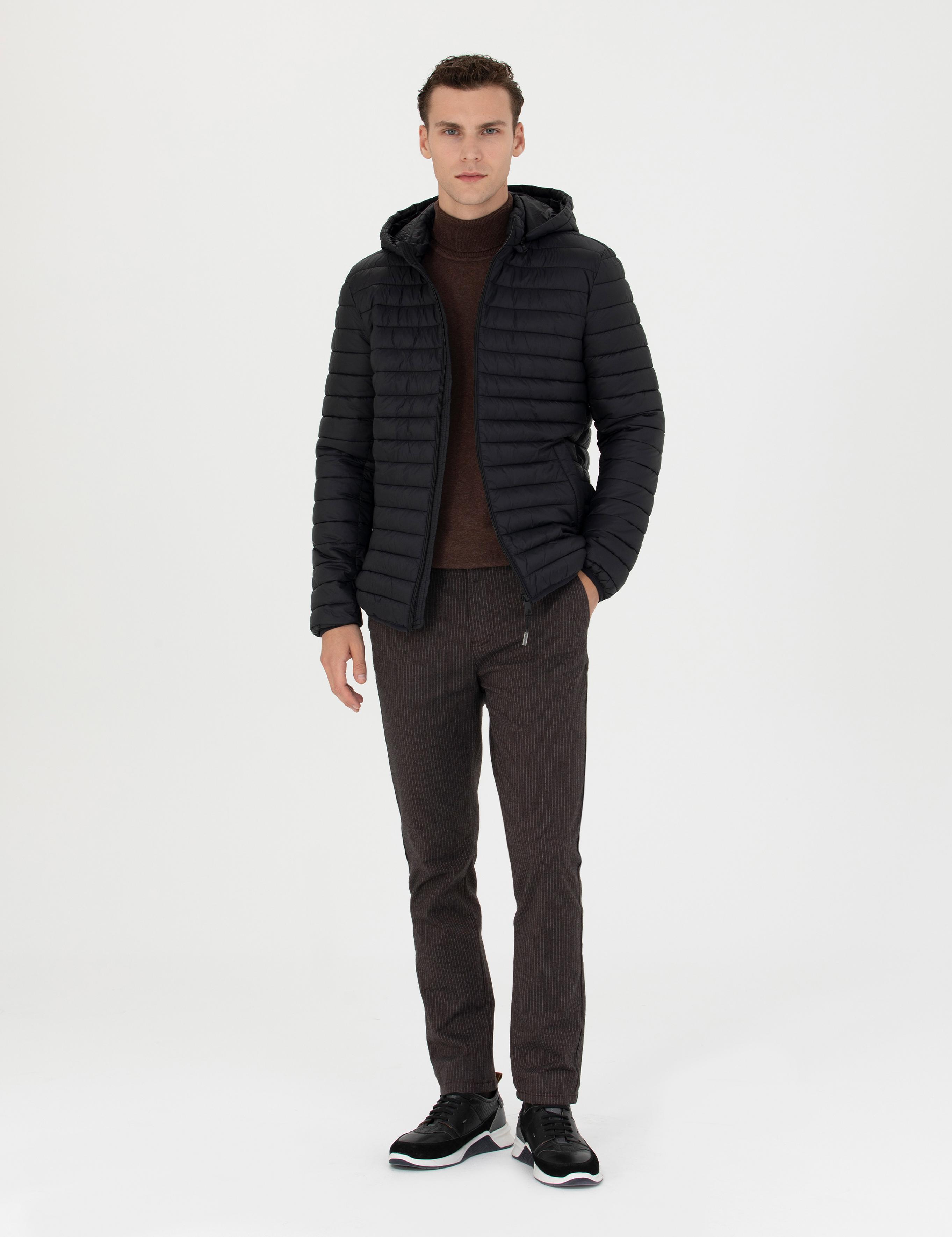 Siyah Kapişonlu Baharlık Mevsimlik Mont