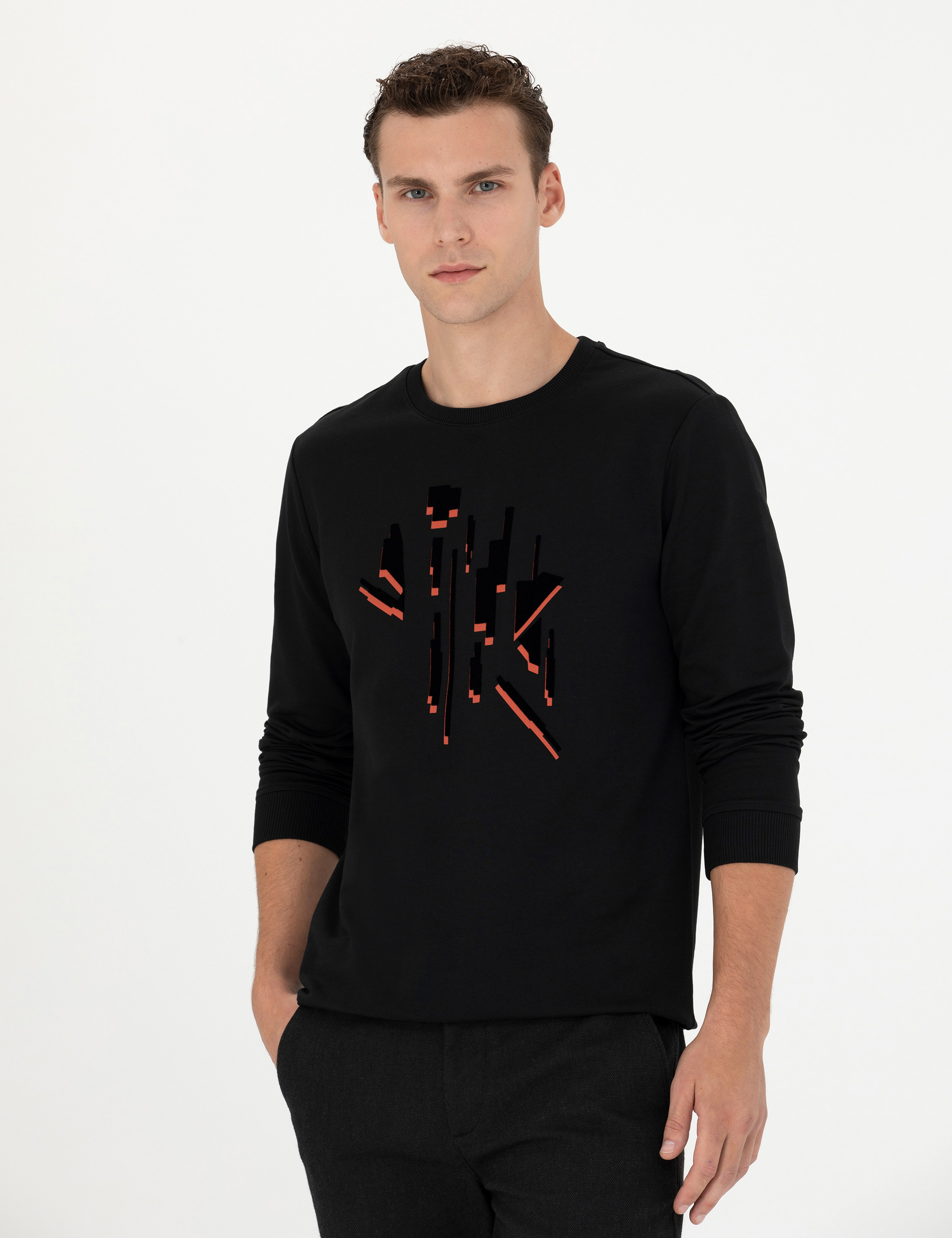 Siyah Regular Fit Sweatshirt - Image 1