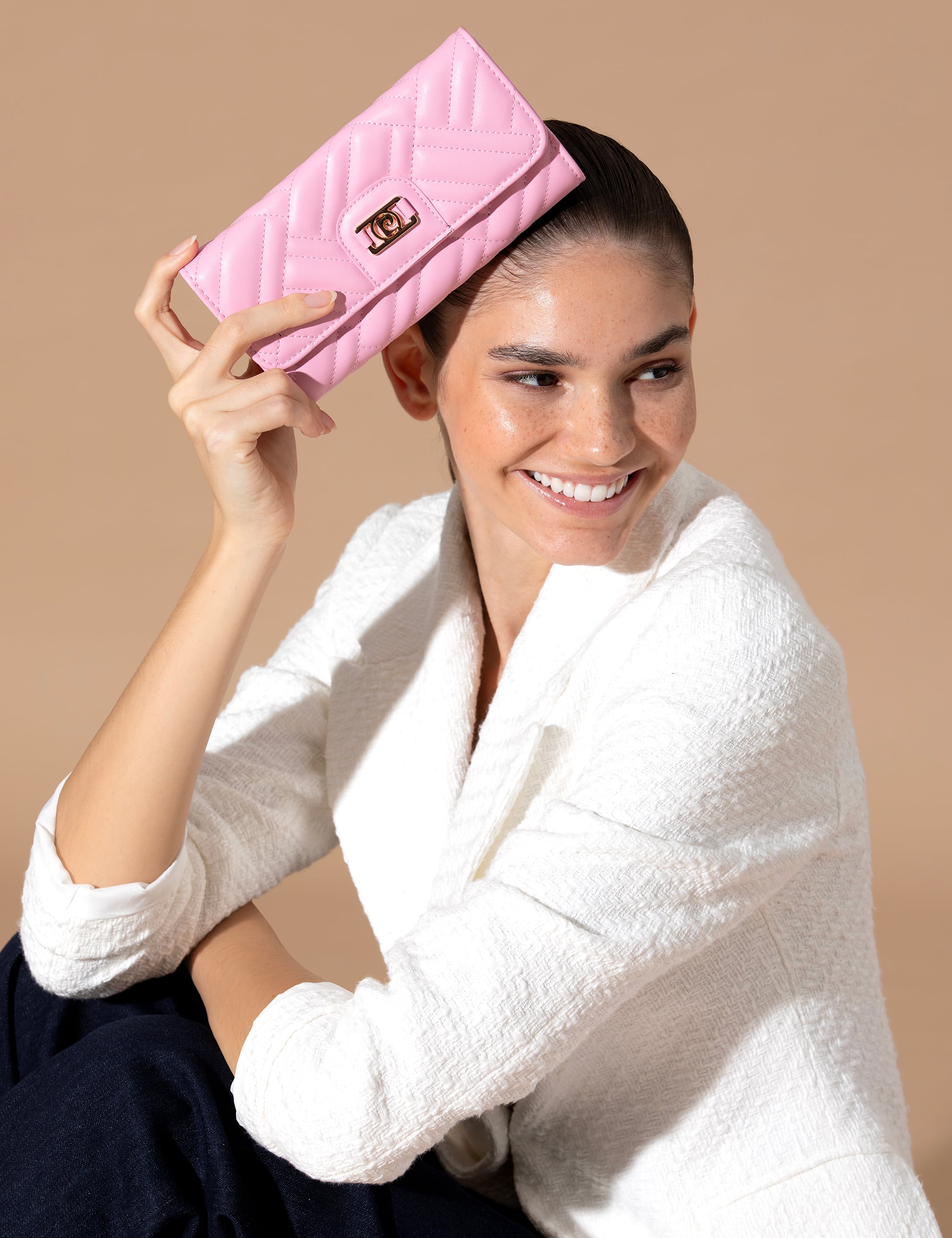 Pembe Cüzdan