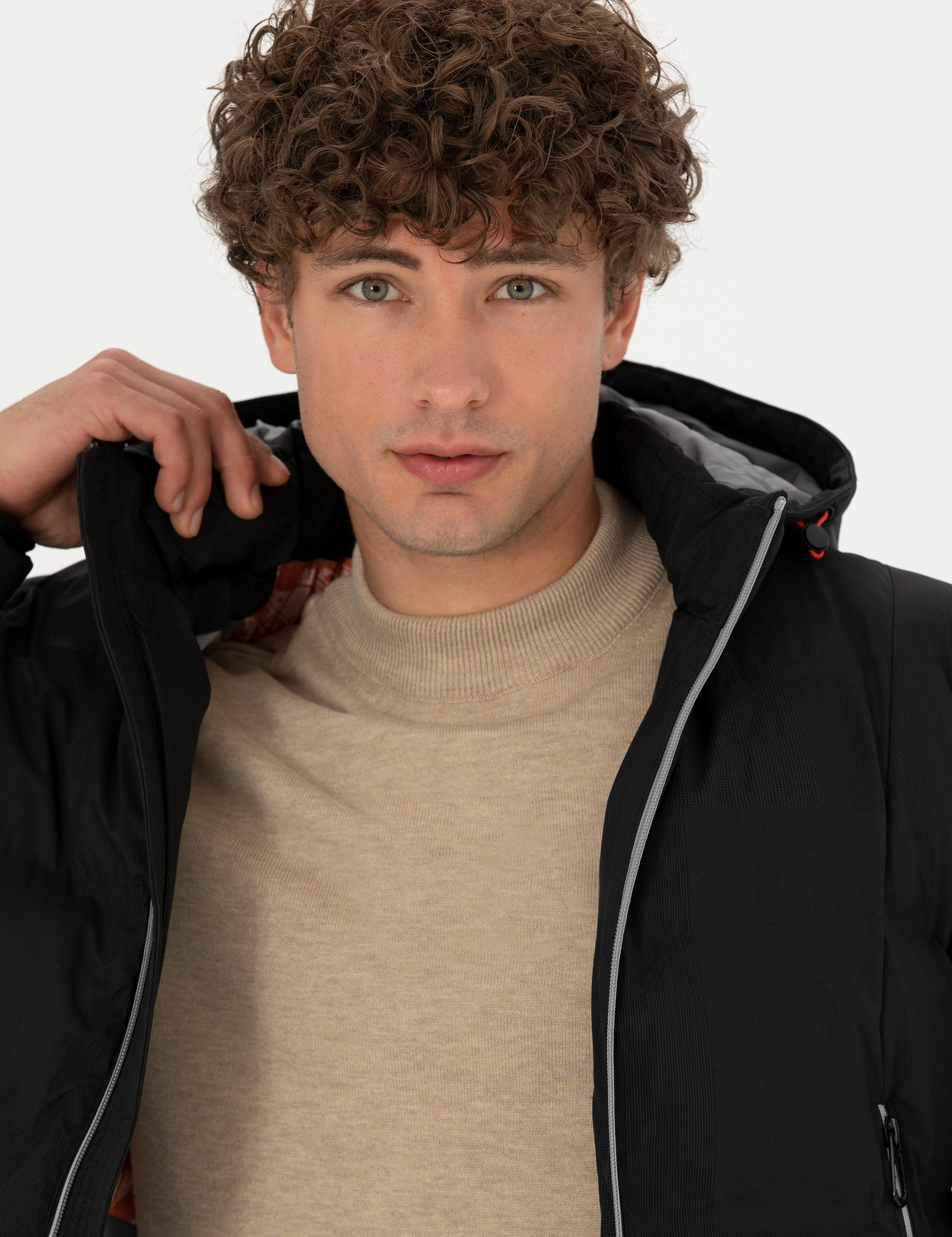 Siyah Kapüşonlu Şişme Spor Mont