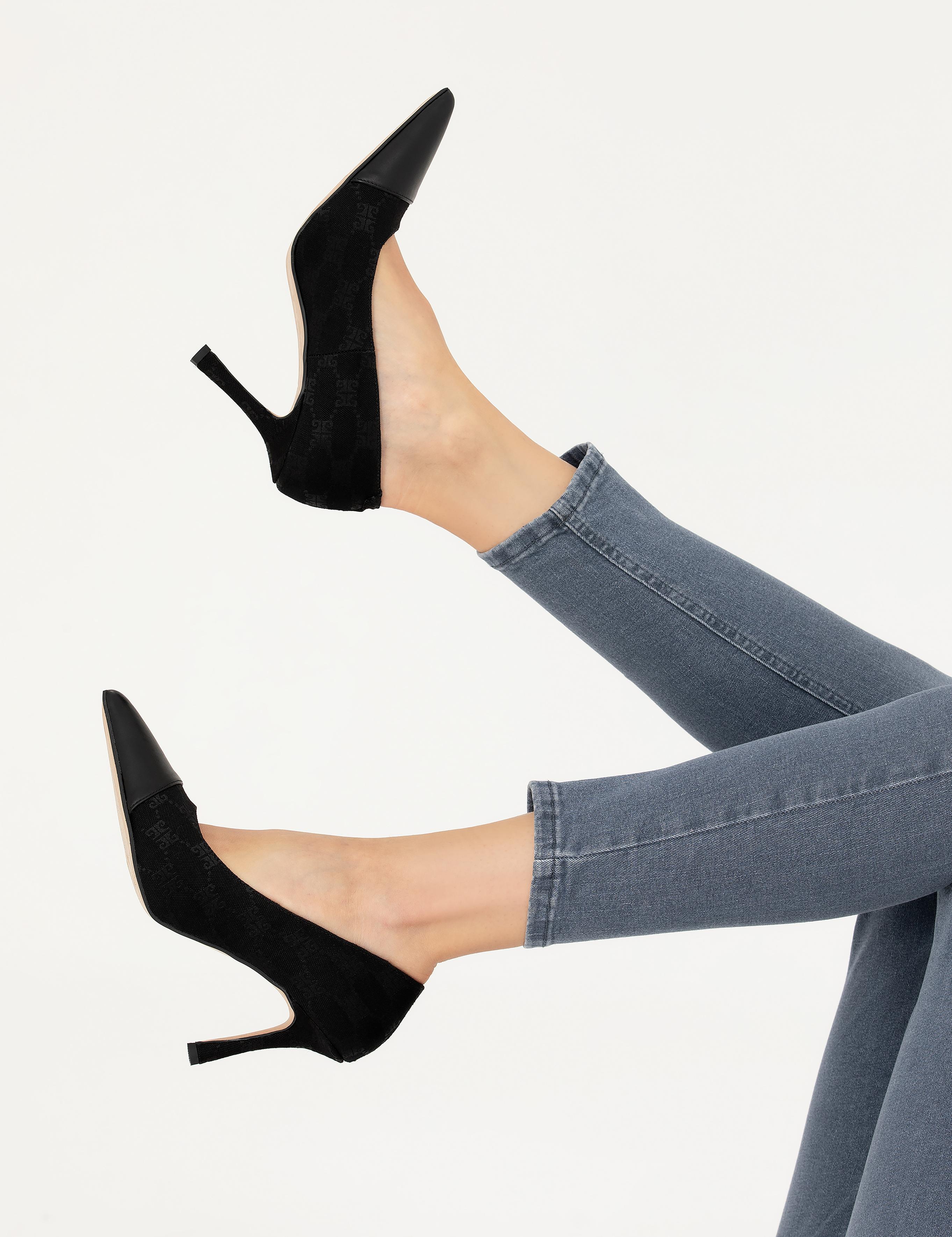 Siyah Topuklu Ayakkabı