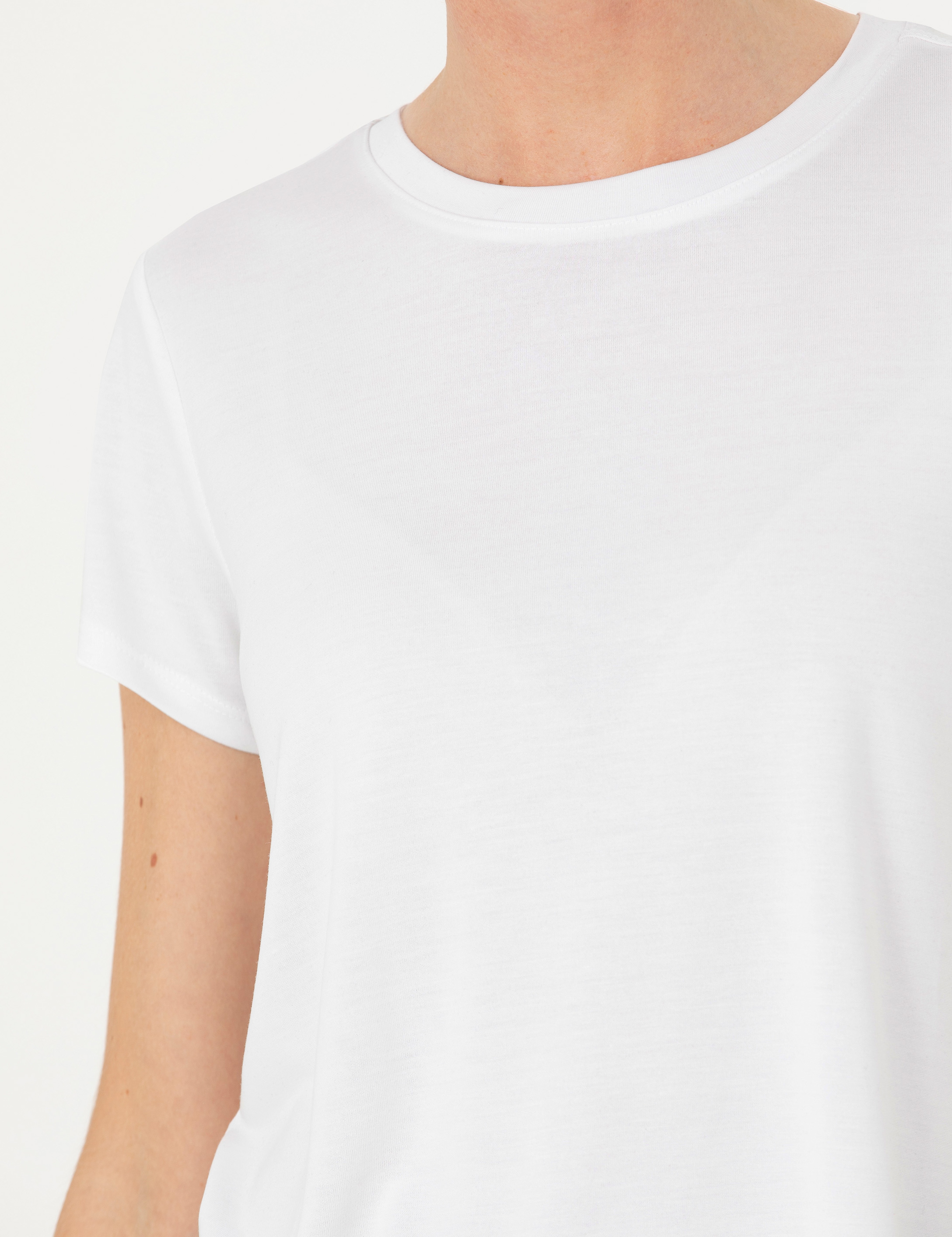 Beyaz Regular Fit Basic Tişört - Image 7