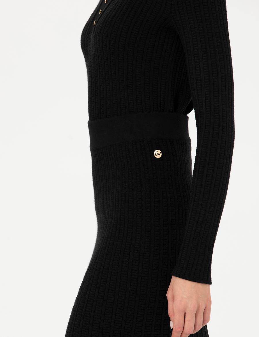 Siyah A Kesim Triko Etek