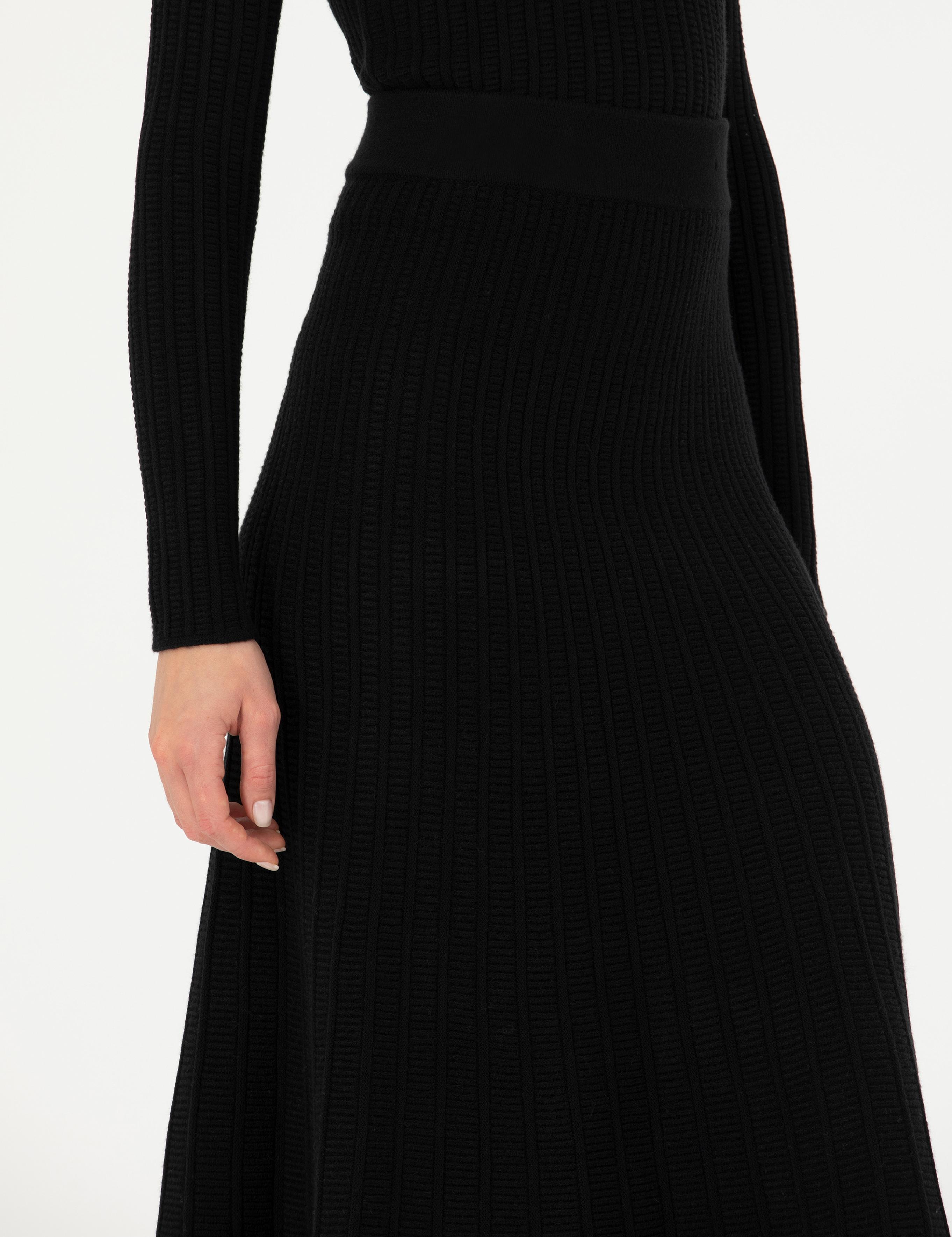 Siyah A Kesim Triko Etek