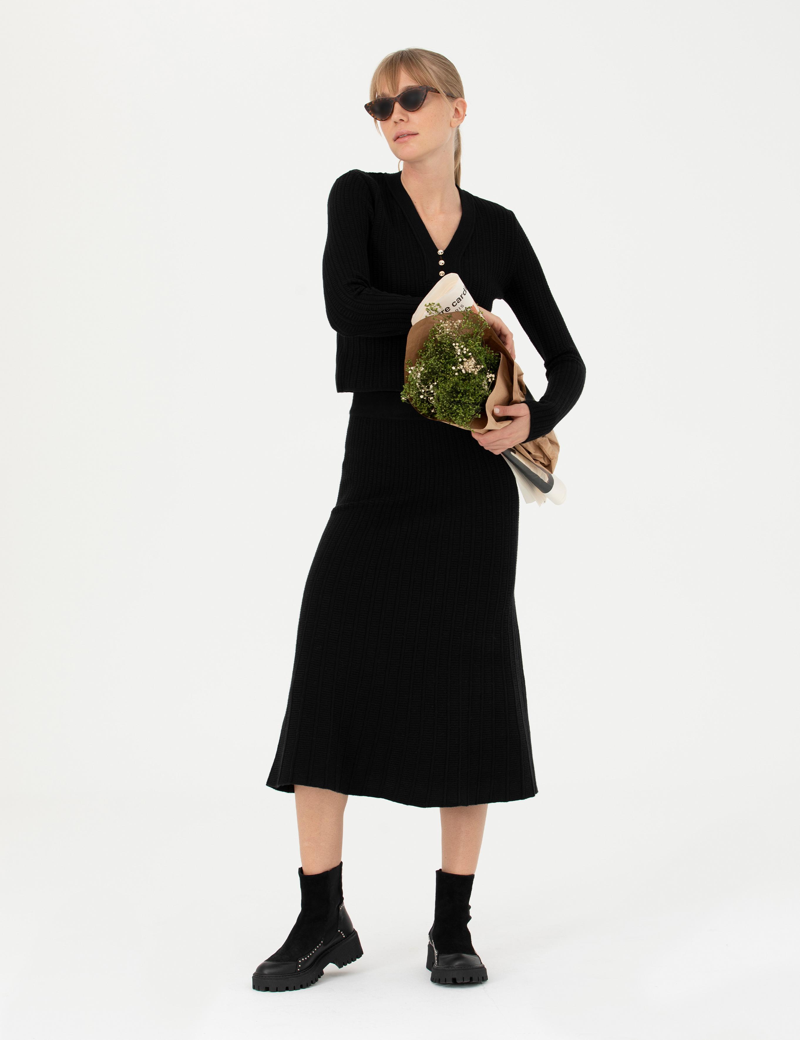 Siyah A Kesim Triko Etek