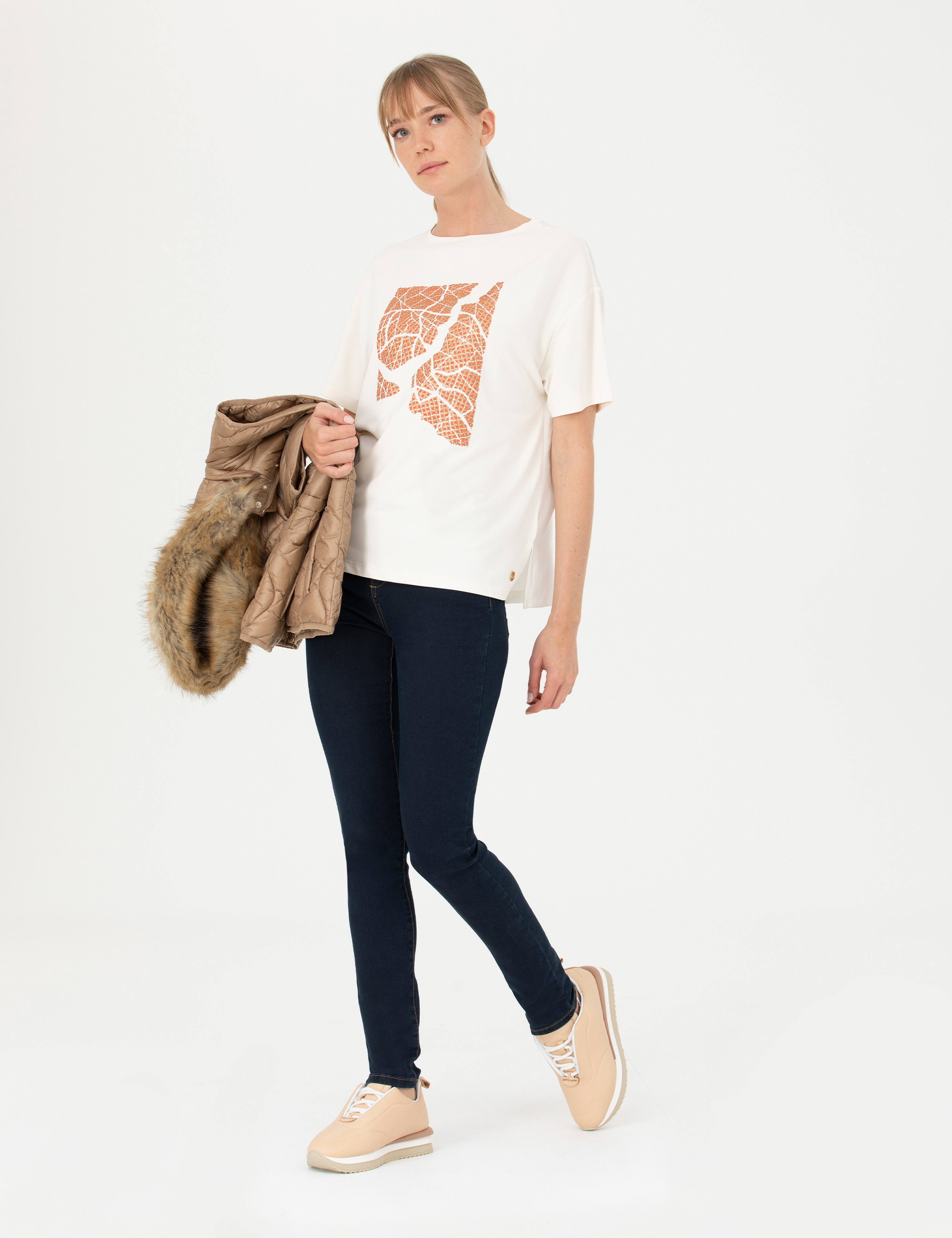 Krem Comfort Fit Tişört - Image 4