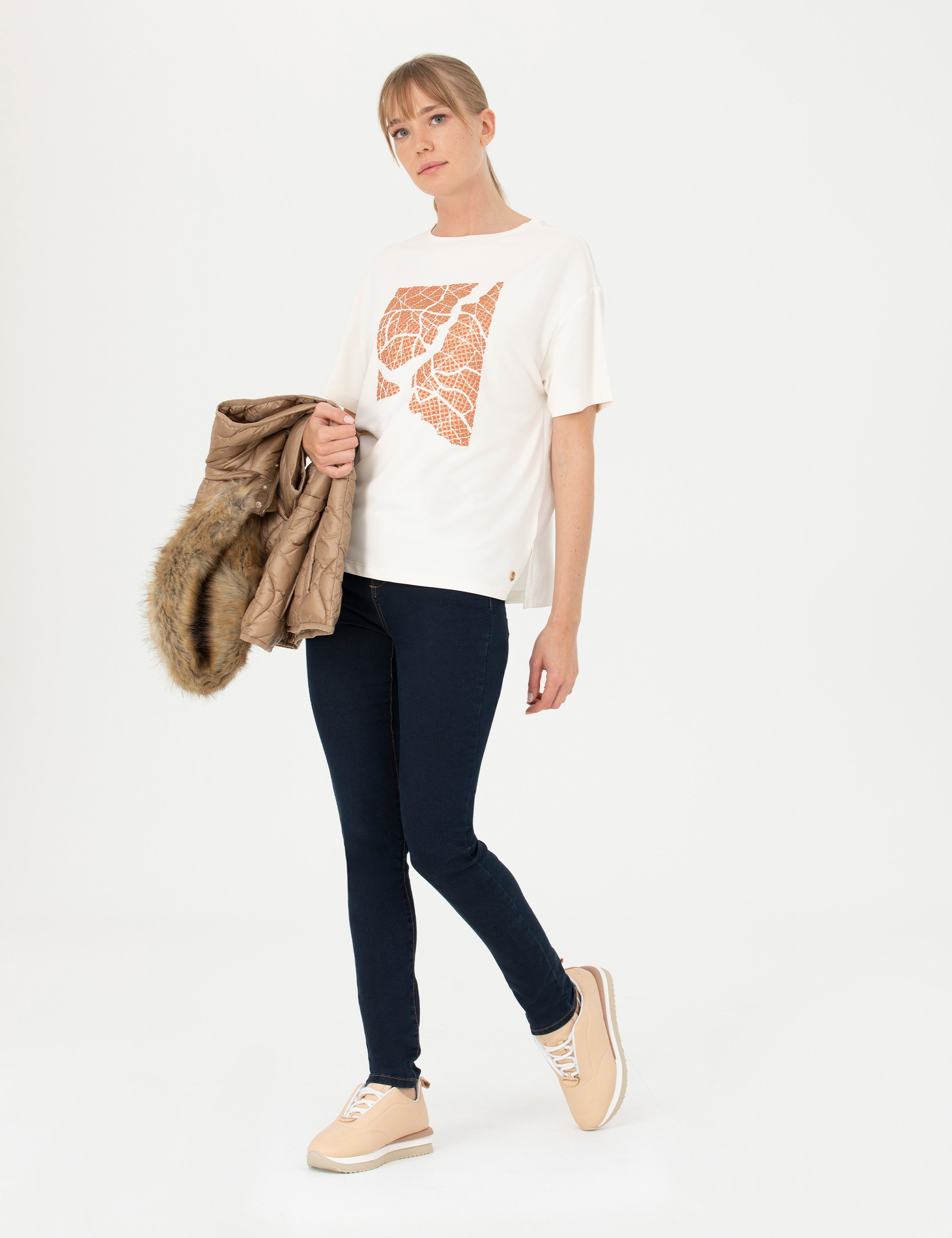 Krem Comfort Fit Tişört