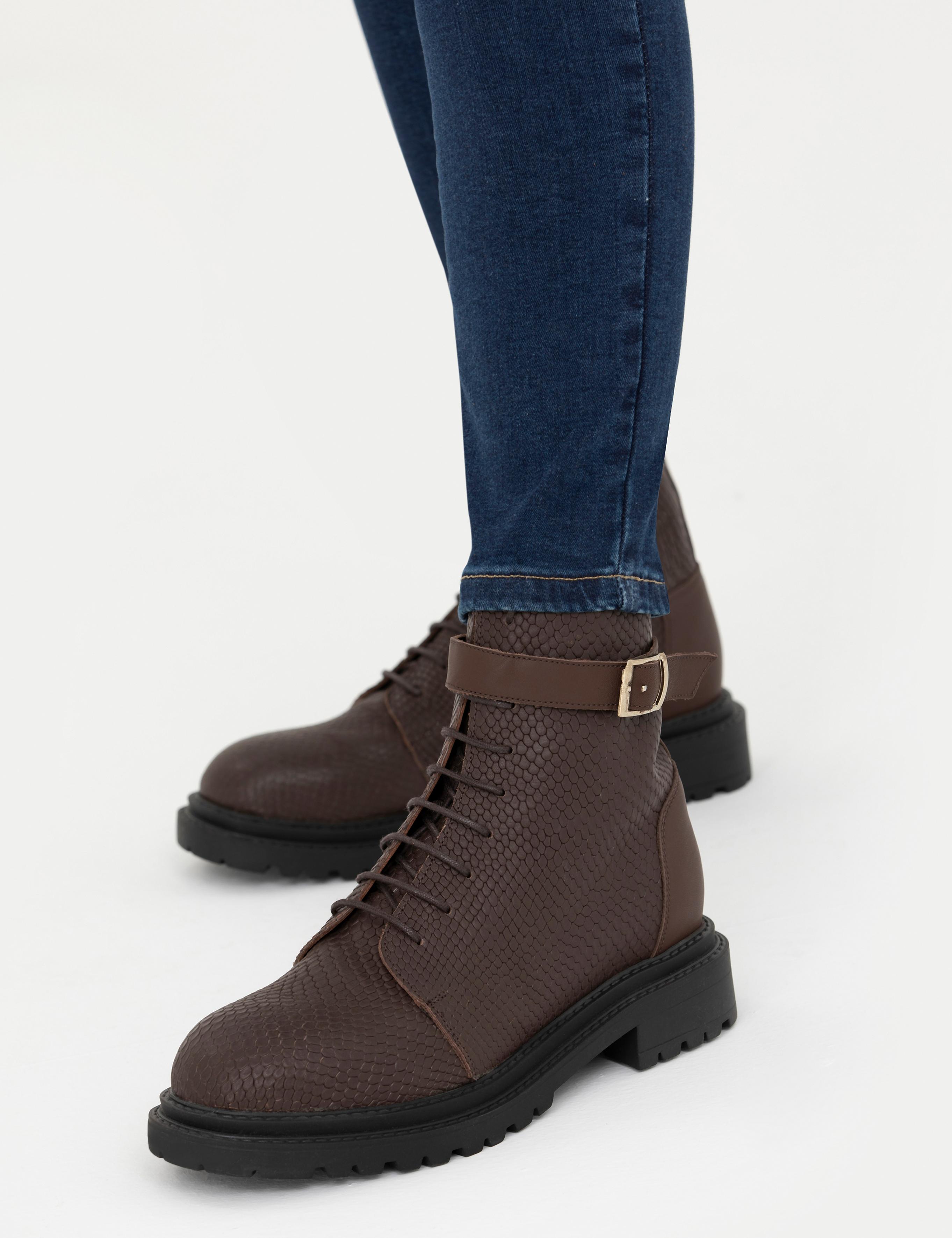 Kahverengi Bağcıklı Bot