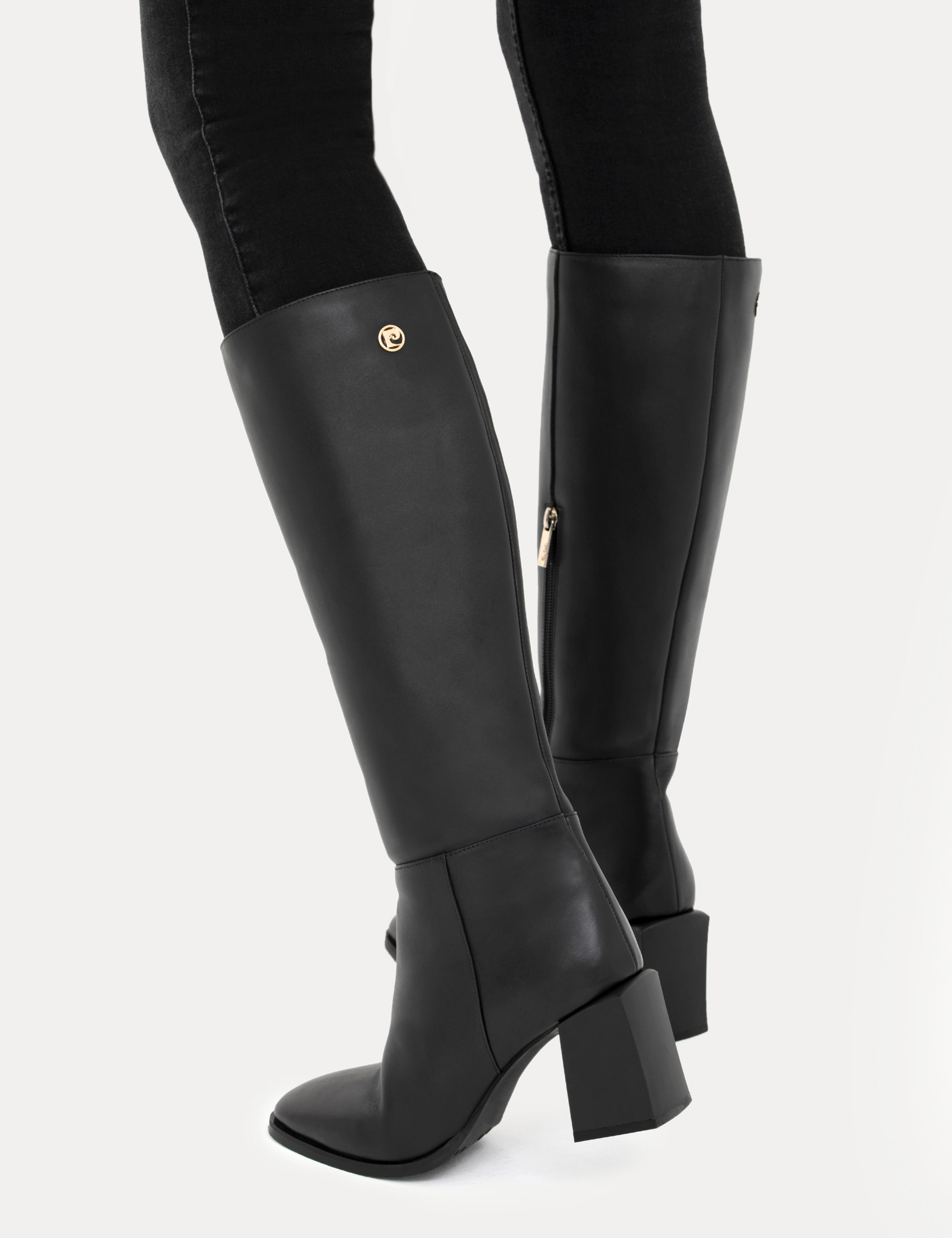 Siyah Topuklu Çizme