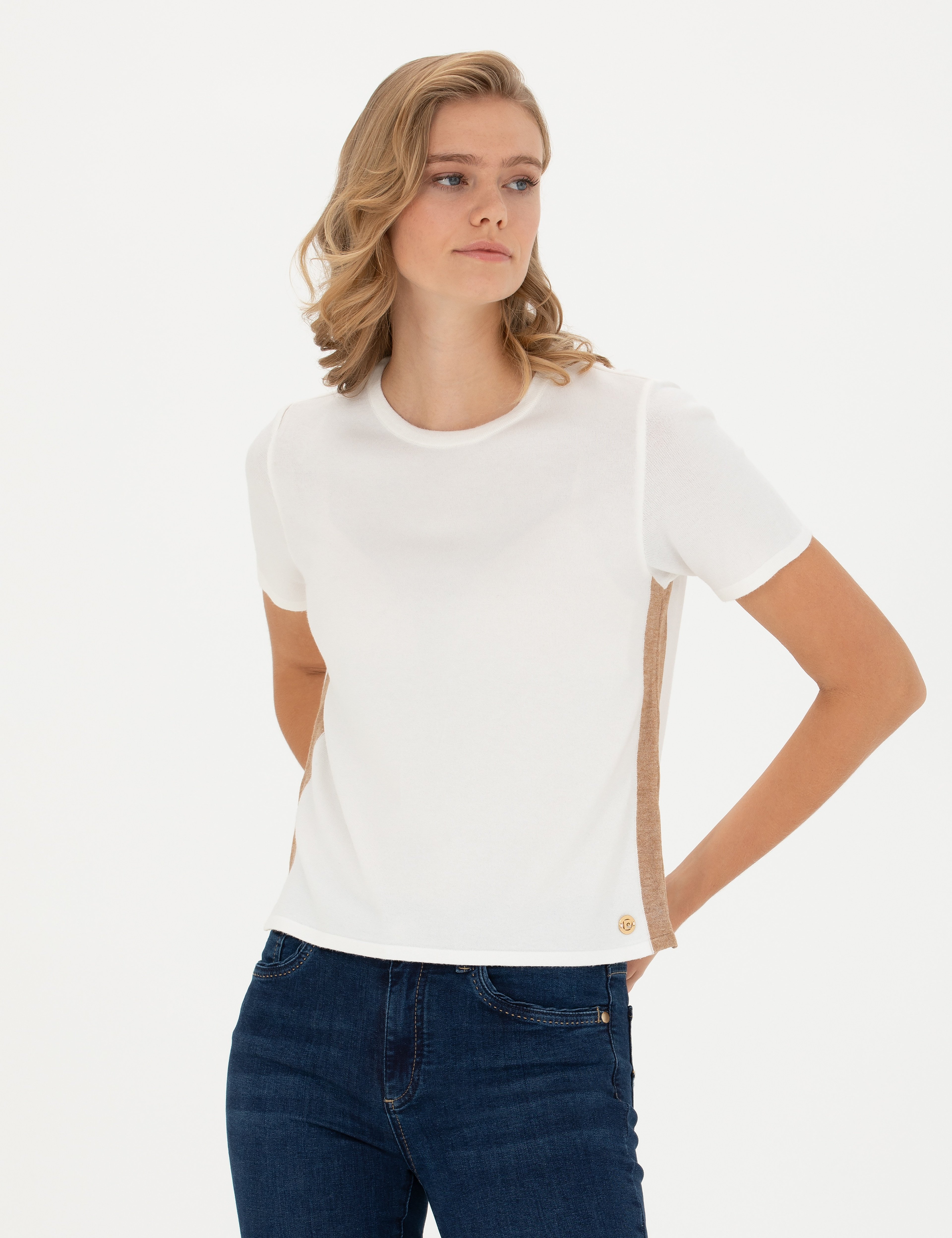 Ekru Slim Fit Bisiklet Yaka Triko Tişört