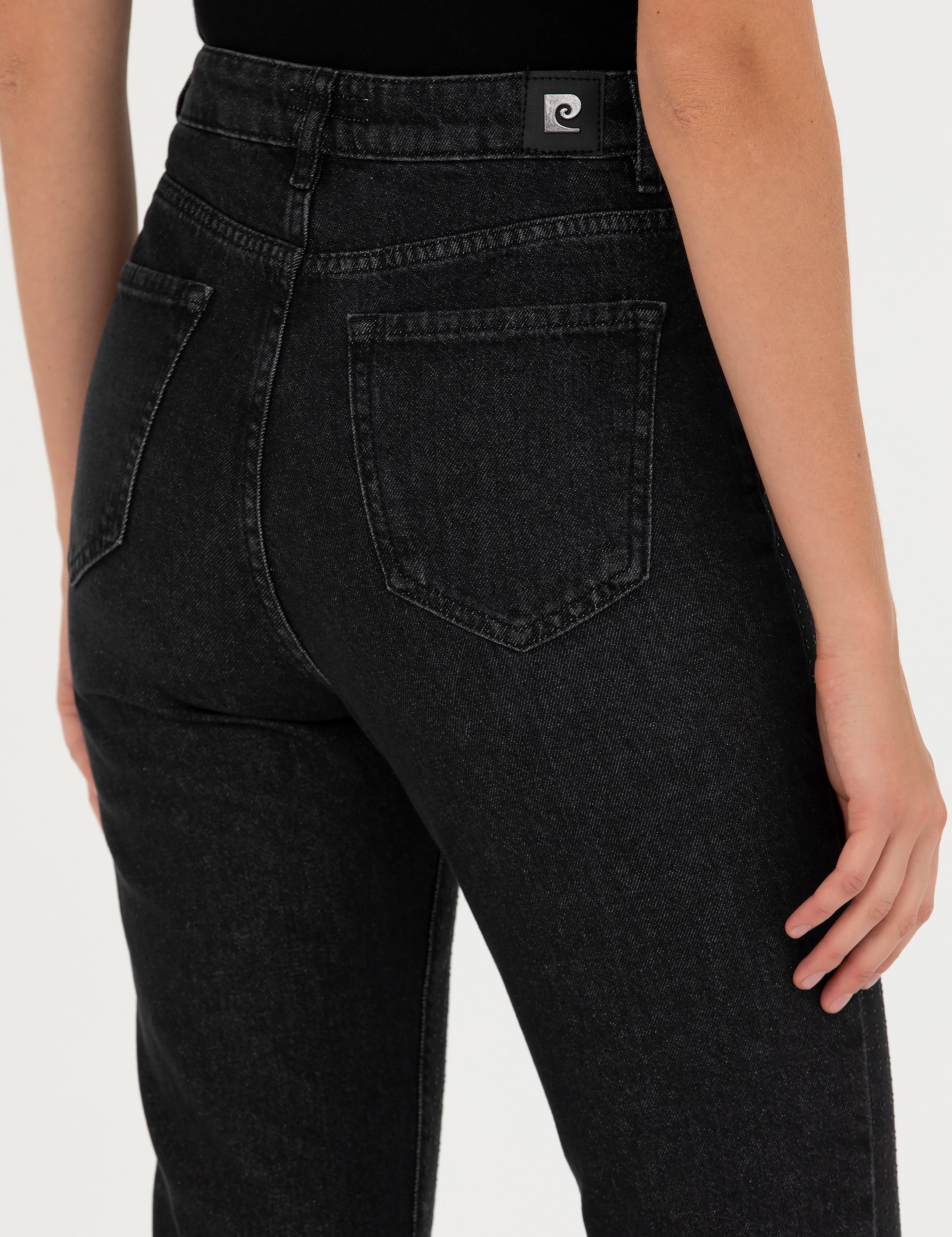 Siyah Mom Fit Jean Pantolon - Image 7