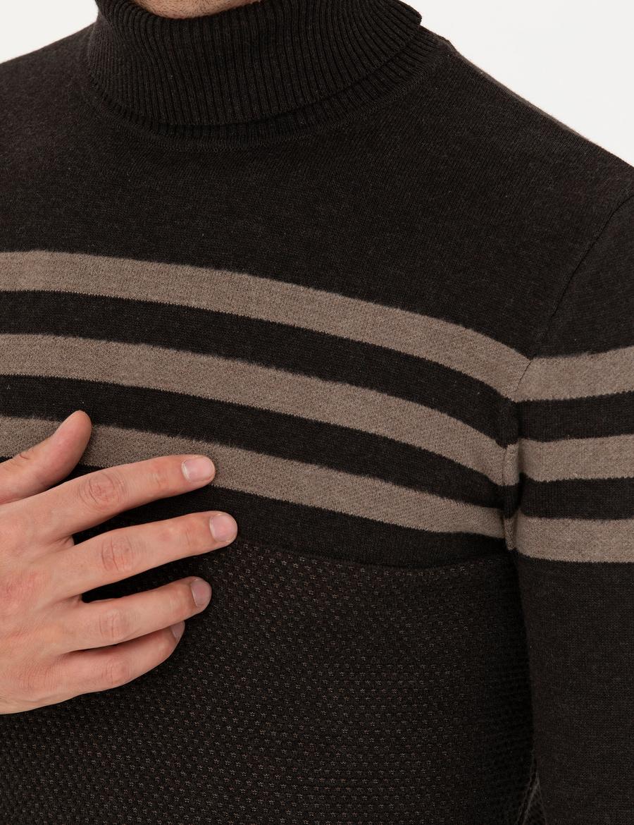 Kahverengi Slim Fit Balıkçı Yaka Triko Kazak