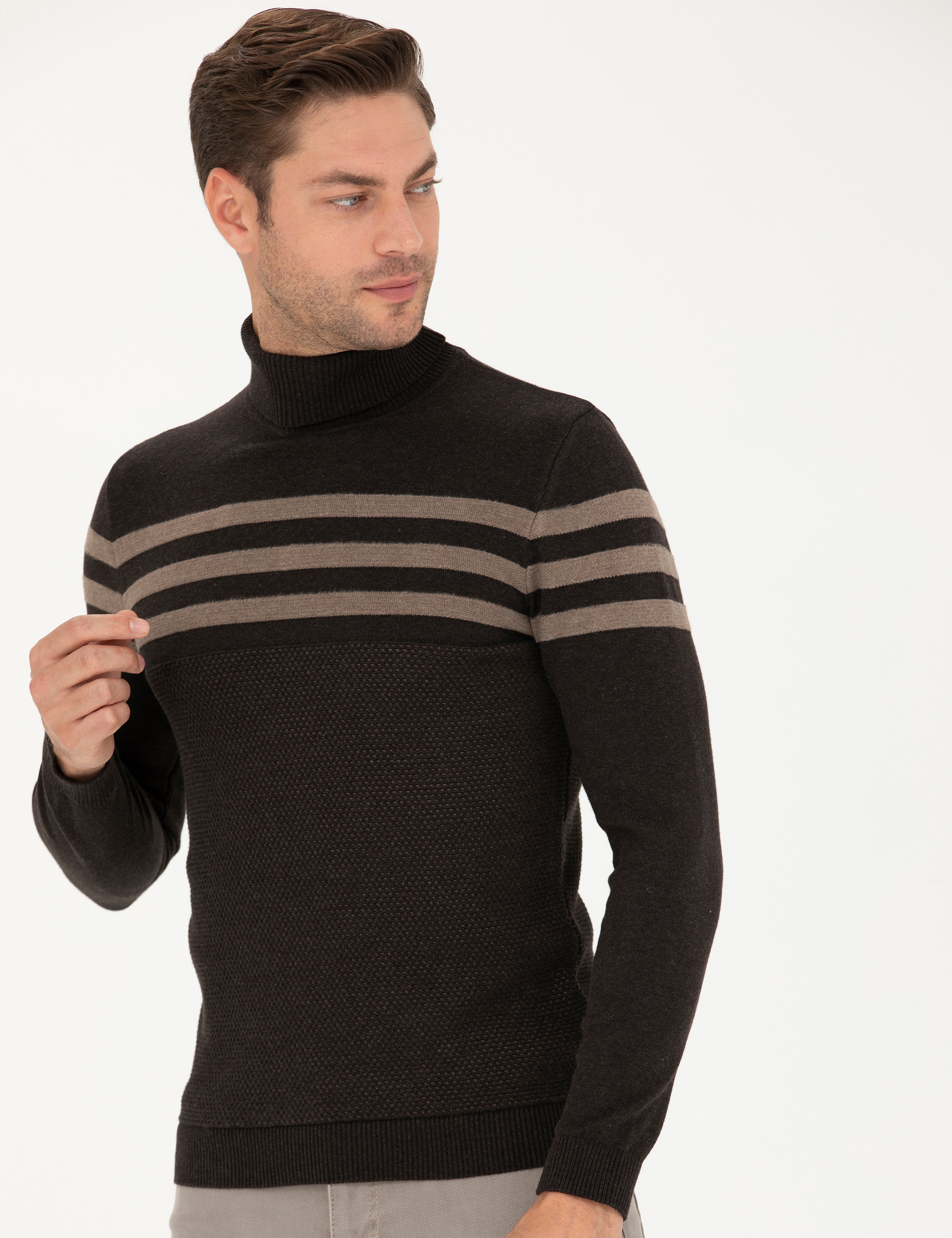 Kahverengi Slim Fit Balıkçı Yaka Triko Kazak