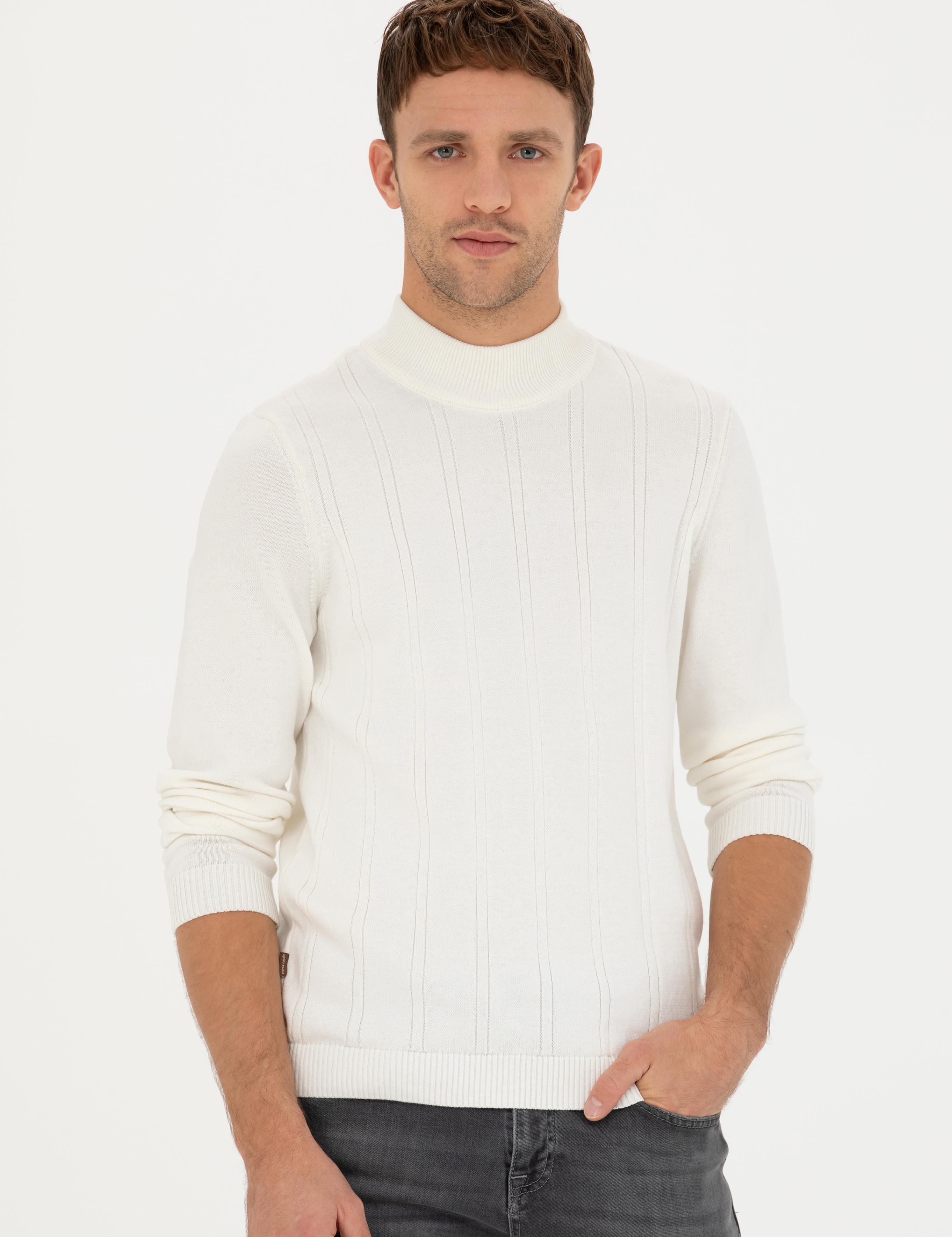 Ekru Slim Fit Yarım Balıkçı Yaka Triko Kazak