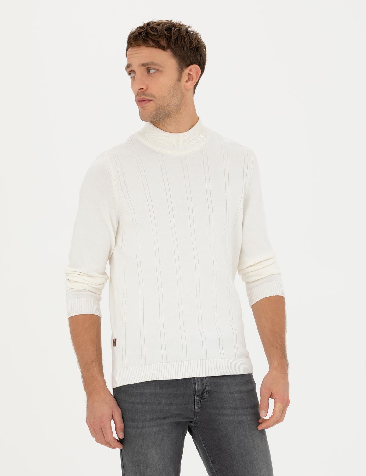 Ekru Slim Fit Yarım Balıkçı Yaka Triko Kazak