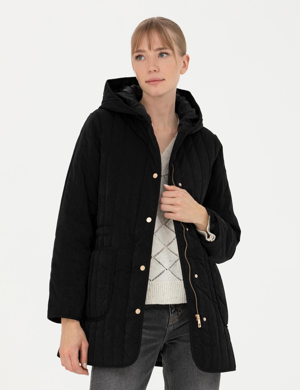 Siyah Kapüşonlu Mont