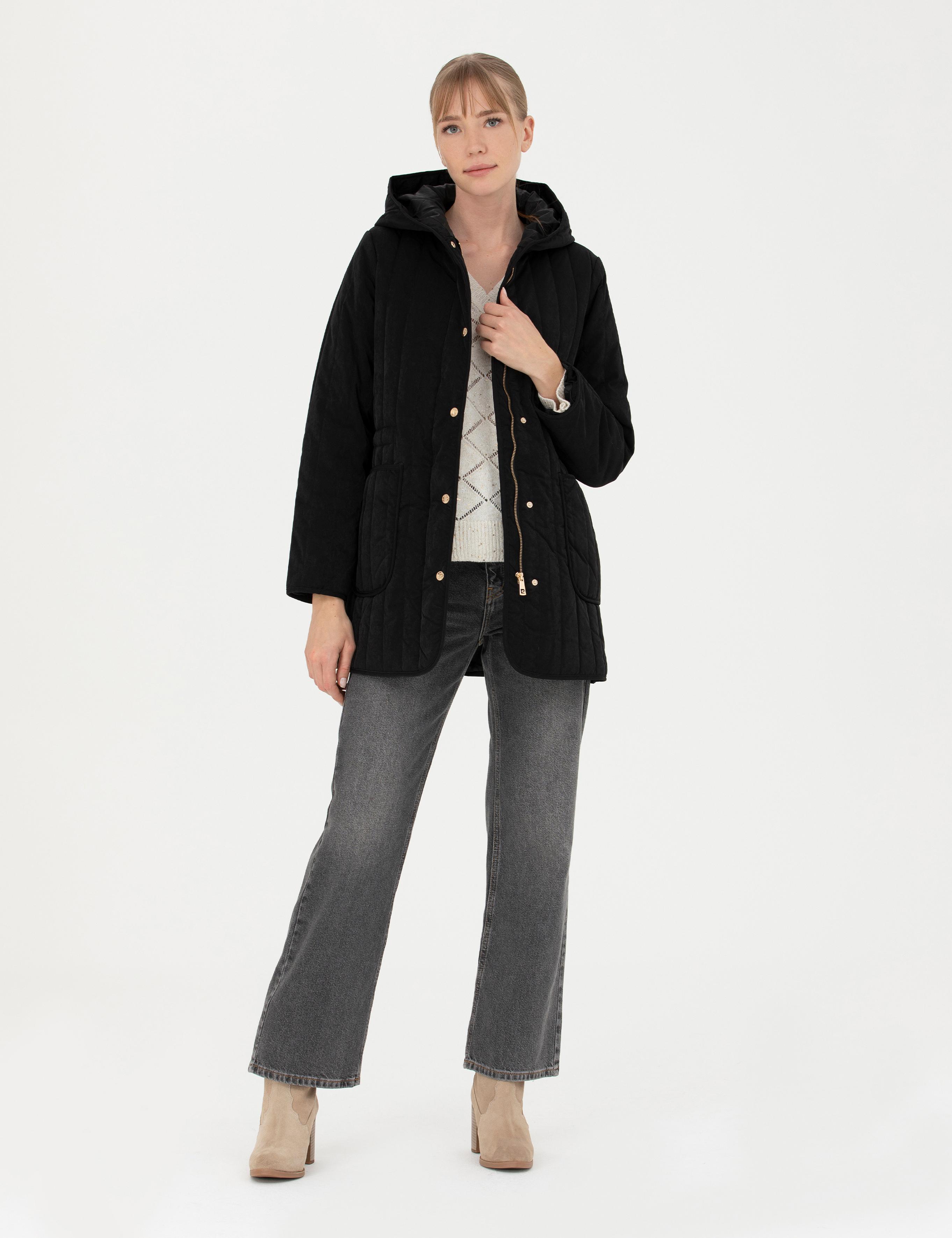 Siyah Kapüşonlu Mont