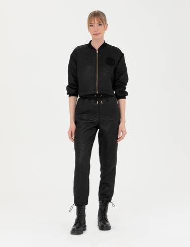 Siyah Parlak Dokulu Comfort Fit Pantolon