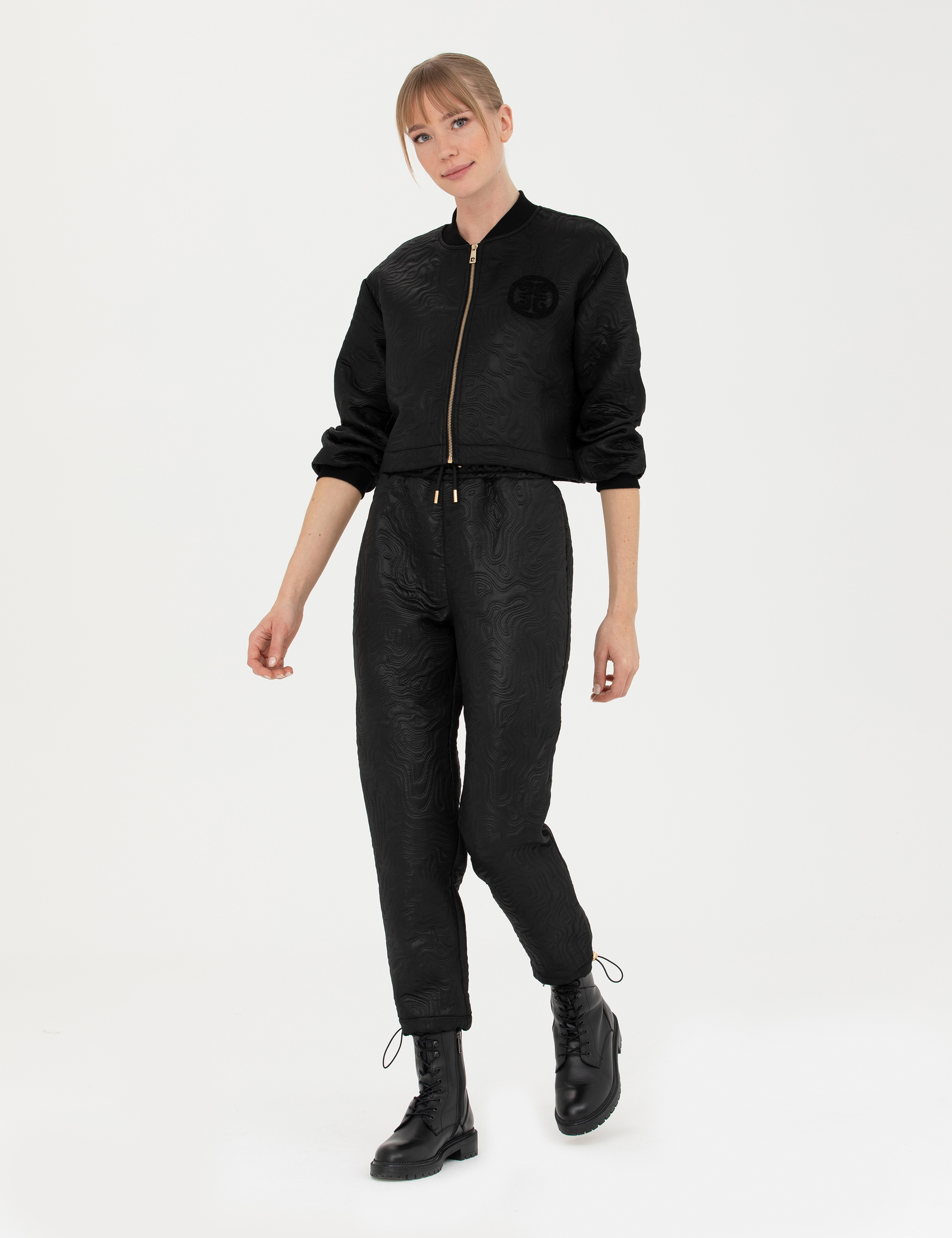 Siyah Parlak Dokulu Comfort Fit Pantolon - Image 3