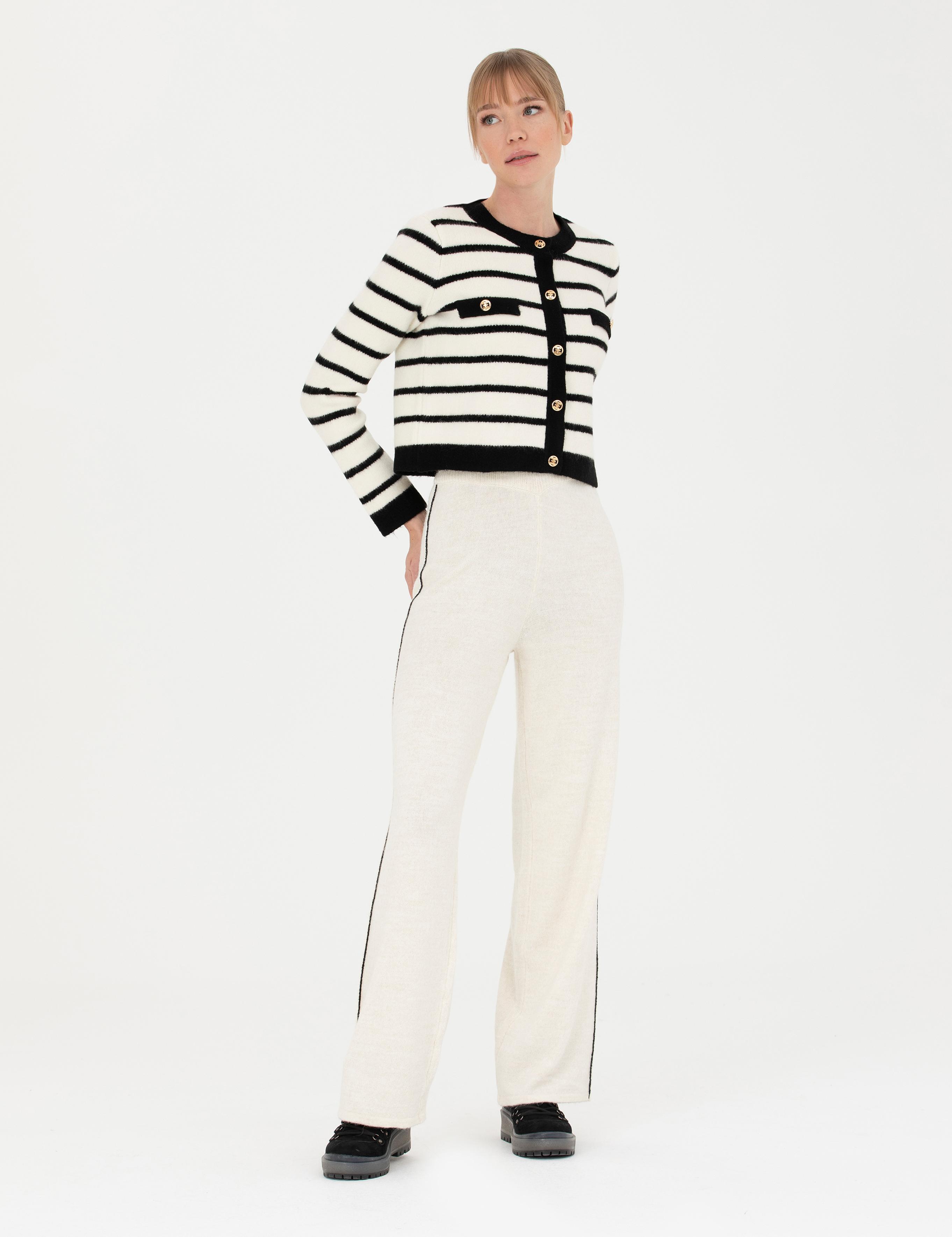 Ekru Crop Top Triko Hırka