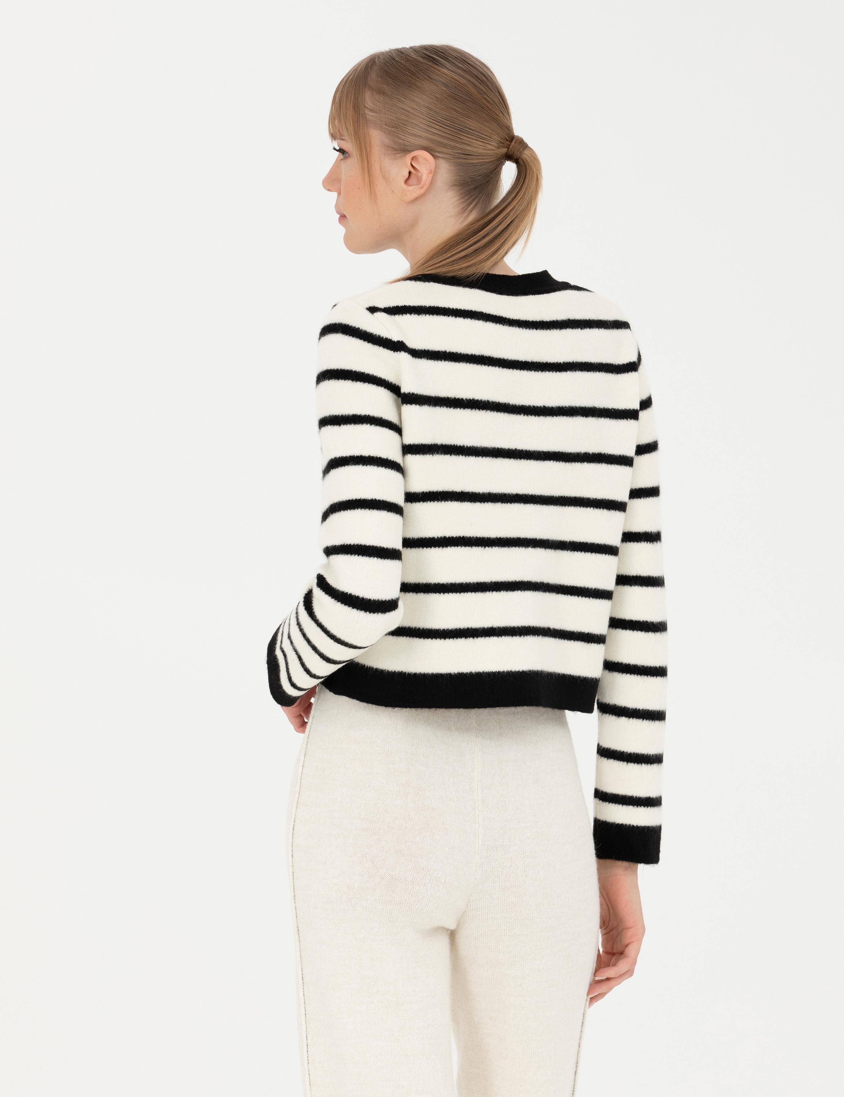 Ekru Crop Top Triko Hırka