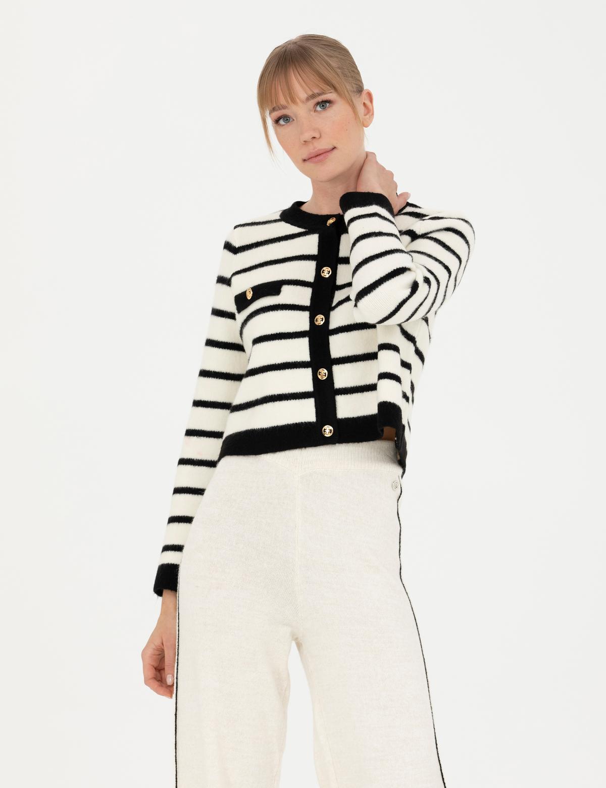 Ekru Crop Top Triko Hırka